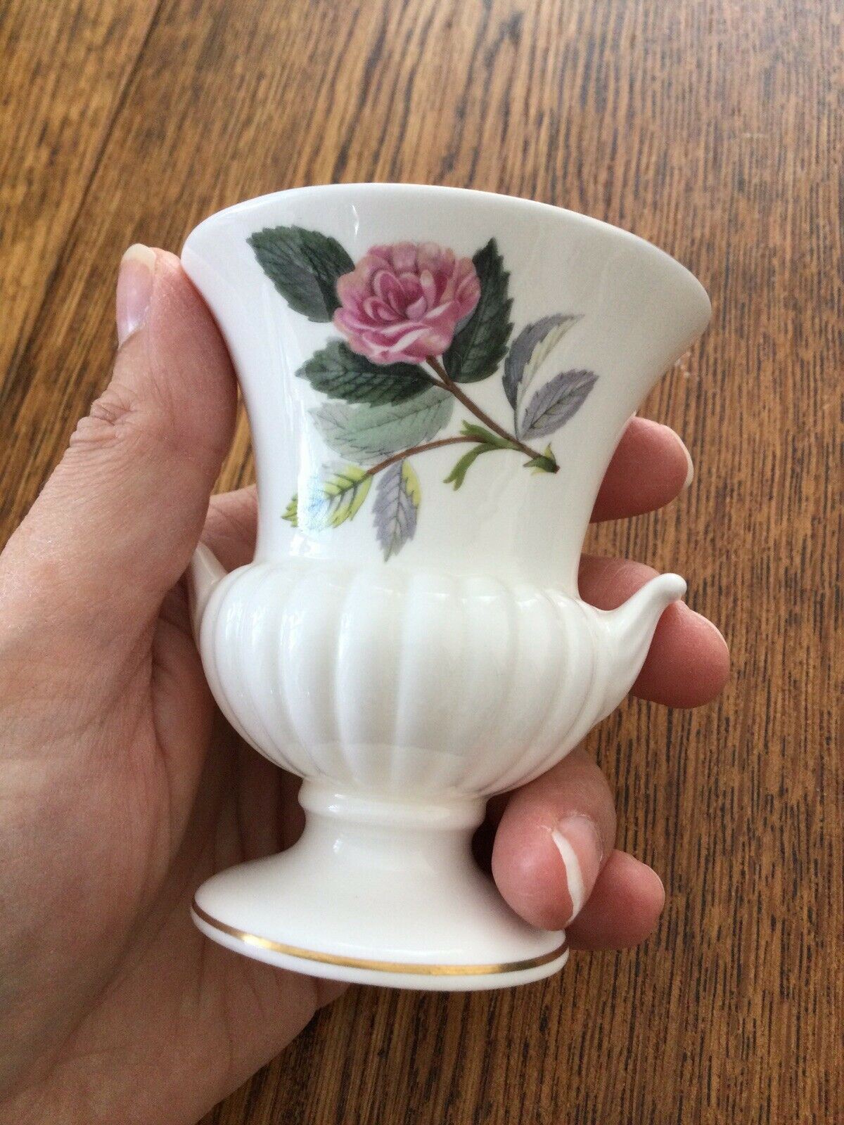 Small Vintage Wedgwood Bud / Posy Vase, Urn Shape. Pink Rose Design. Classical Shape.