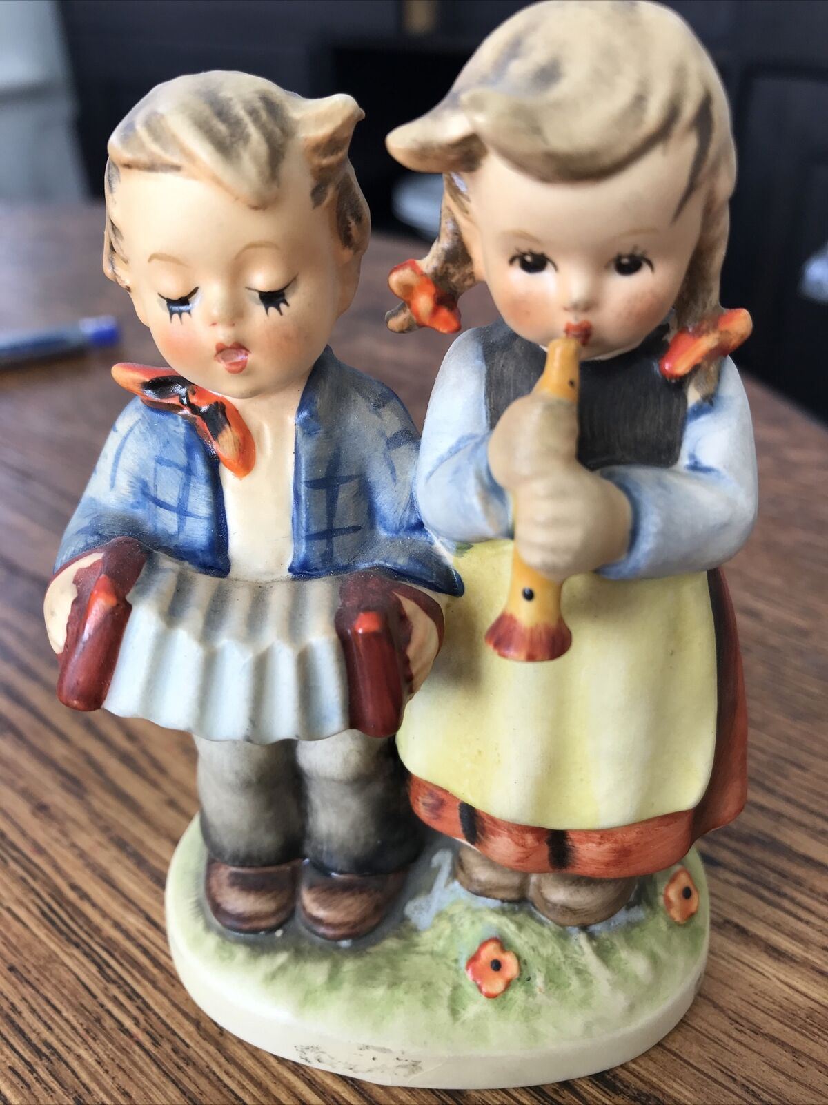 Goebel Hummel Birthday Serenade 1965 218 2/0 boy and girl Accordion 60s Figurine