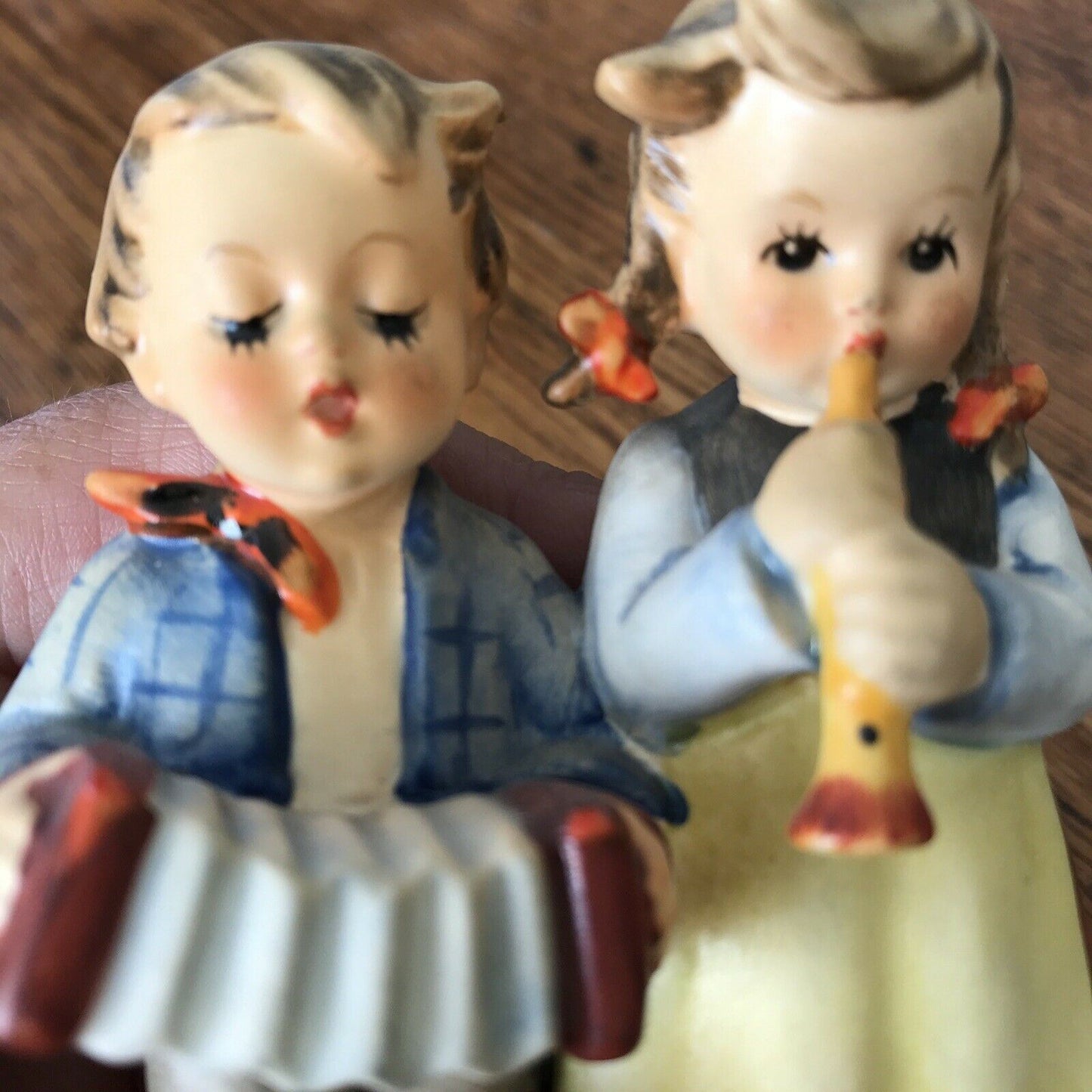 Goebel Hummel Birthday Serenade 1965 218 2/0 boy and girl Accordion 60s Figurine
