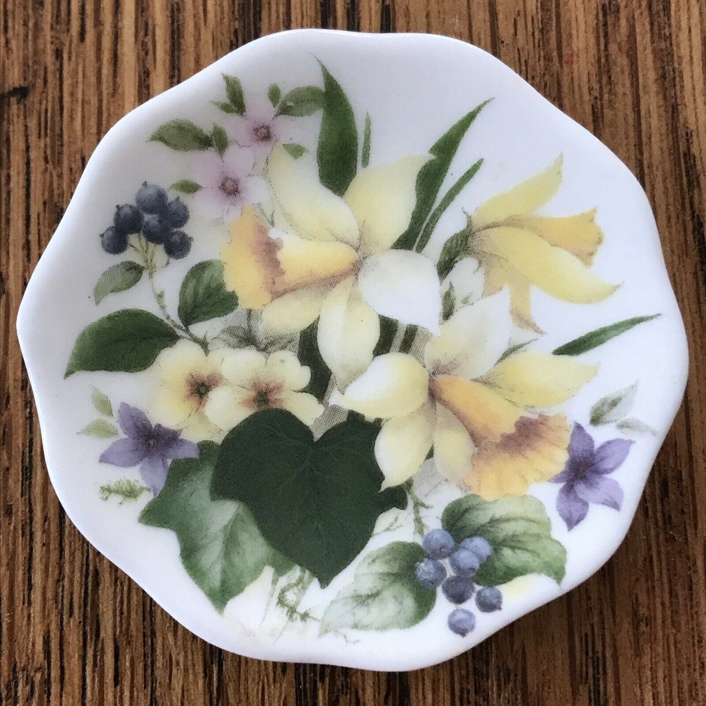 Miniature plate daffodils & primroses, spring design.Fine bone china