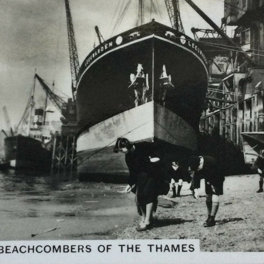 Vintage 1939 Senior Service Cigarette Card 'Coastwise' - No. 6 - BEACHCOMBERS  OF THE THAMES 1930s