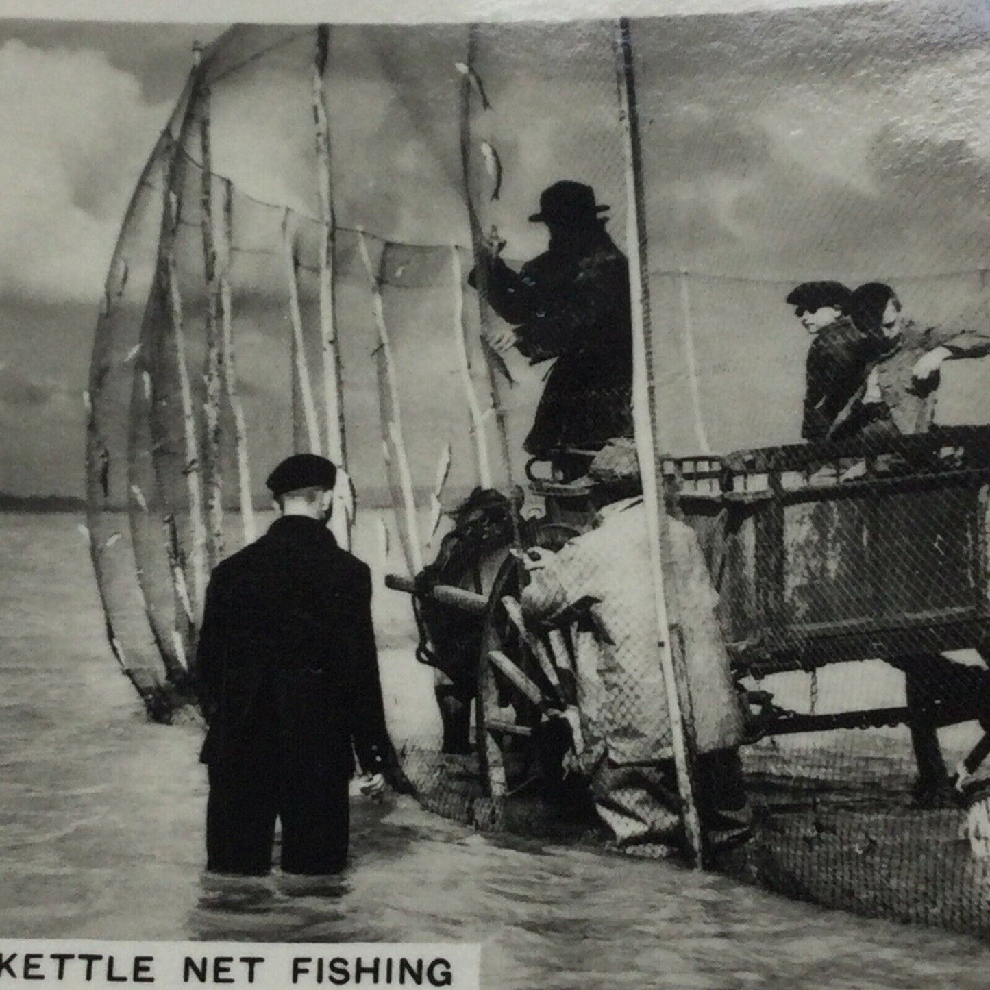 Vintage Senior Service Cigarette Card 'Coastwise' Series - 1939 1930s KETTLE NET FISHING RYE BAY SUSSEX