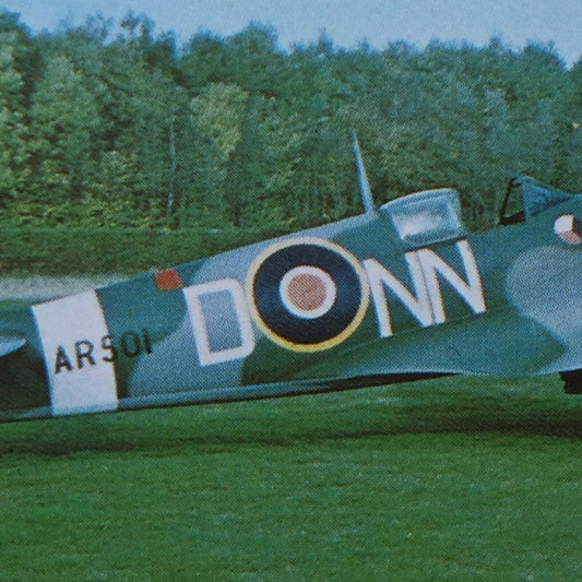 Doncella Cigarette Card - Supermarine Spitfire Mk Va AR501 - Golden Age Of Flying - 1977