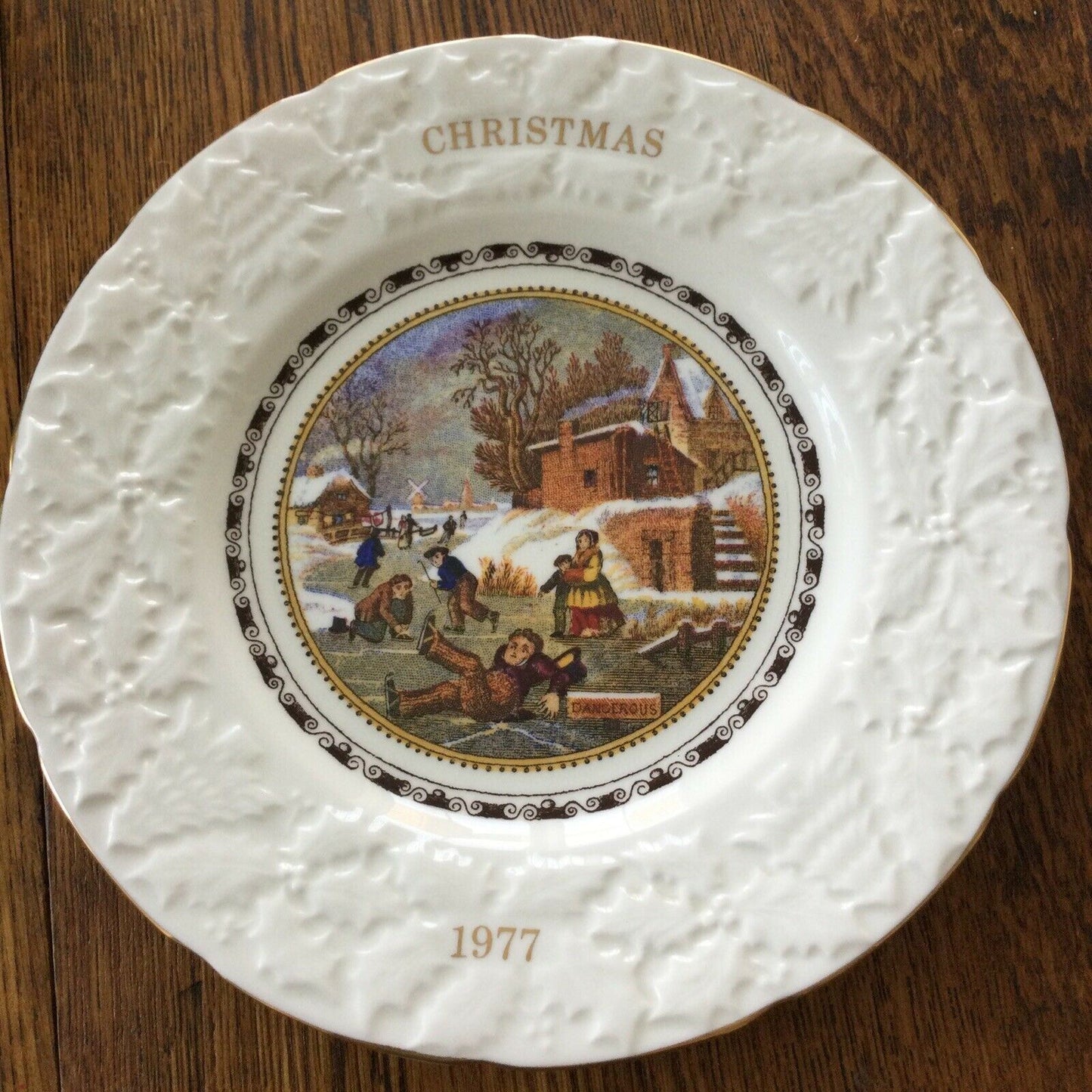 1977 Coalport Collectable Christmas Plate 1970s ‘Dangerous Skating’ Image Pratt Print.