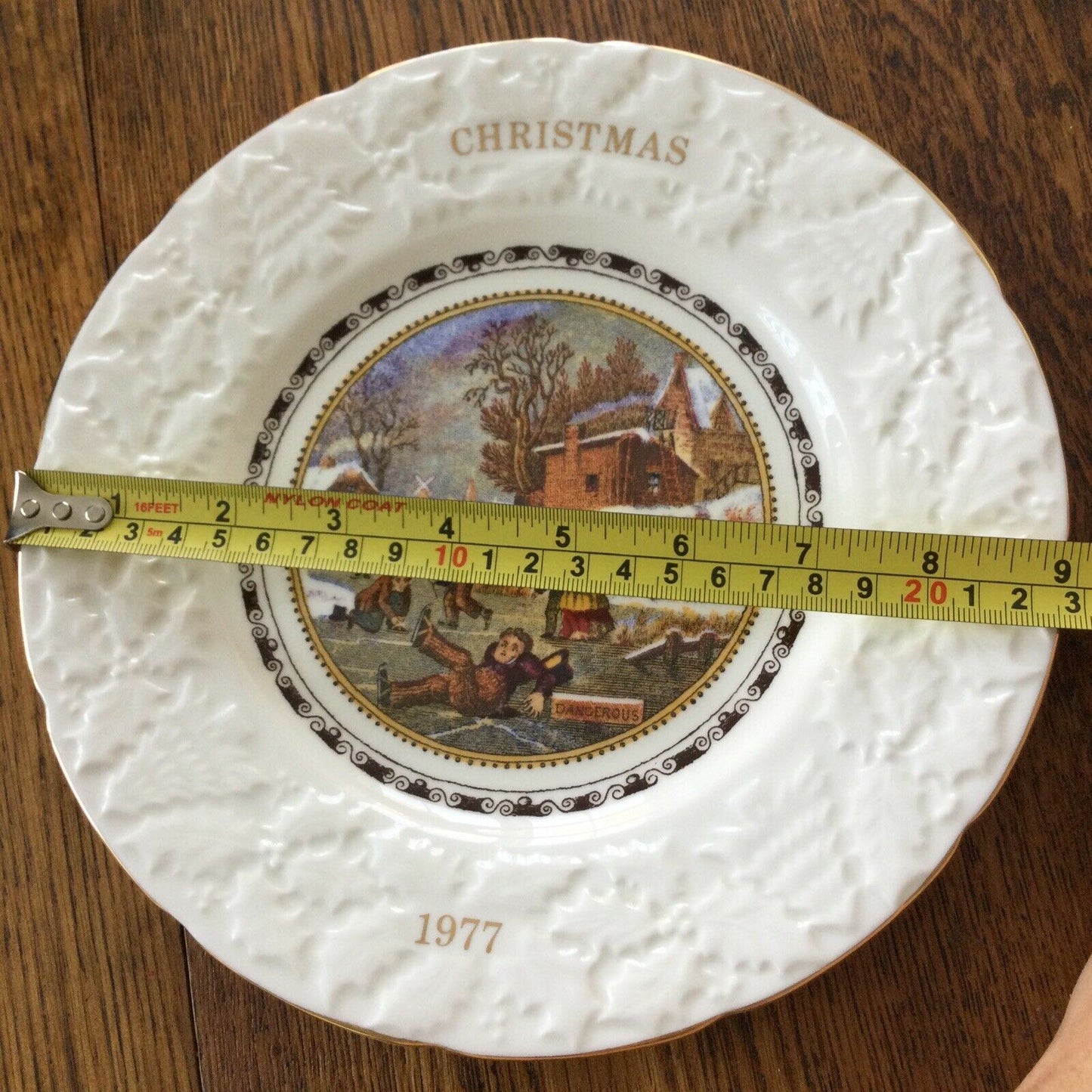 1977 Coalport Collectable Christmas Plate 1970s ‘Dangerous Skating’ Image Pratt Print.