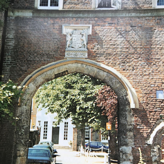 Postcard - ENGLAND - OLD PALACE GATE RICHMOND - Beryl Goodson Photo - View Through The Gateway