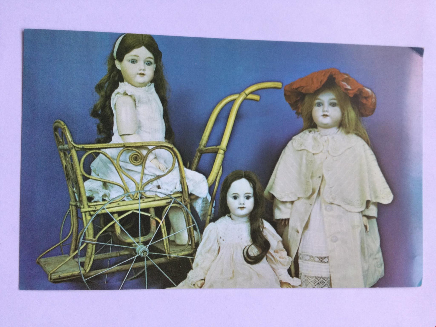 POSTCARD SHOWING ANTIQUE DOLLS - ARRETON MANOR DOLL MUSEUM - ISLE OF WIGHT c1900