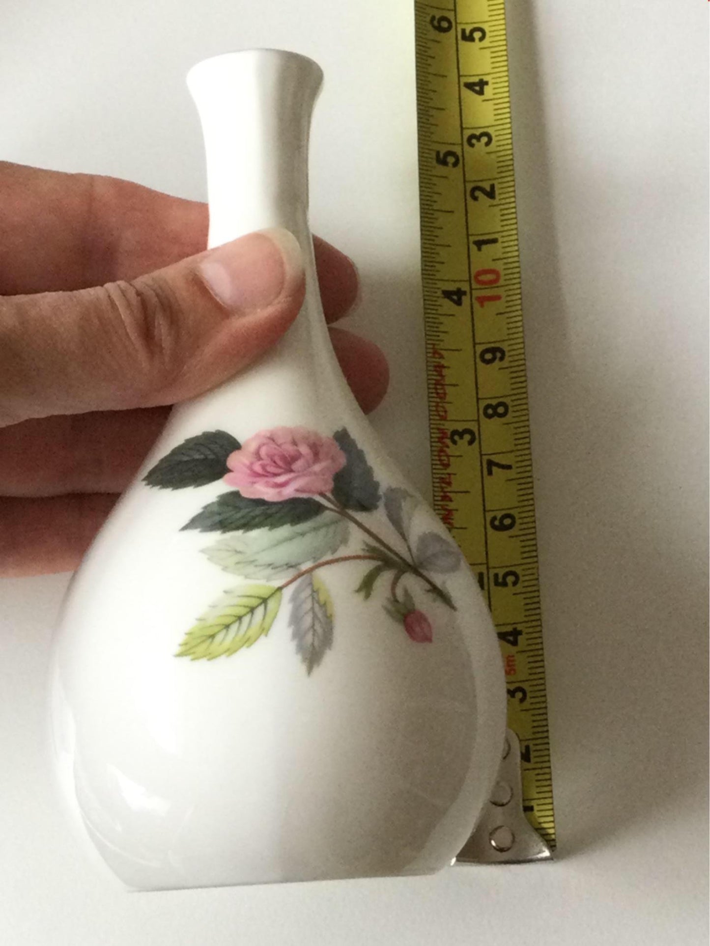 Vintage WEDGWOOD HATHAWAY ROSE Bud vase small vase pink Rose floral design vgc