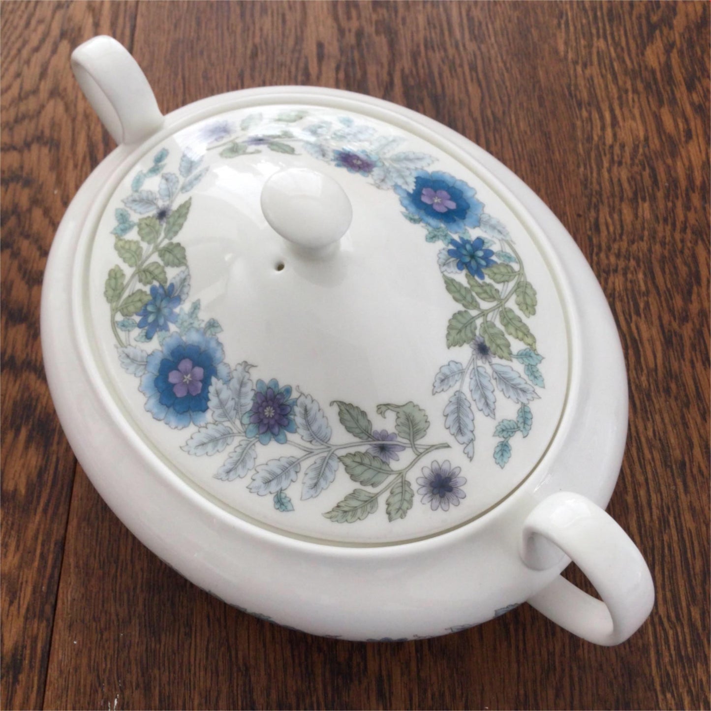 Wedgwood Blue & White Clementine Oval Lidded tureen with handles 70s 80s floral