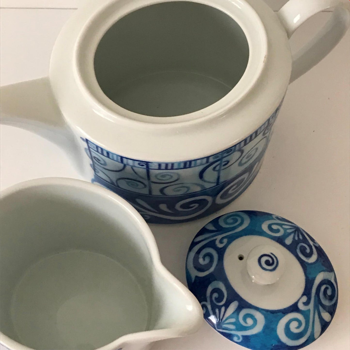 Essentials By Royal Worcester Teapot and milk jug OCEANA 1990s Blue.