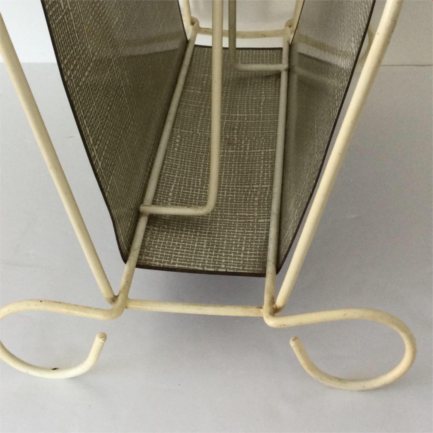 Vintage 1950s / 1960s Mid-Century metal magazine rack - Atomic - Brown Ship / Galleon Design