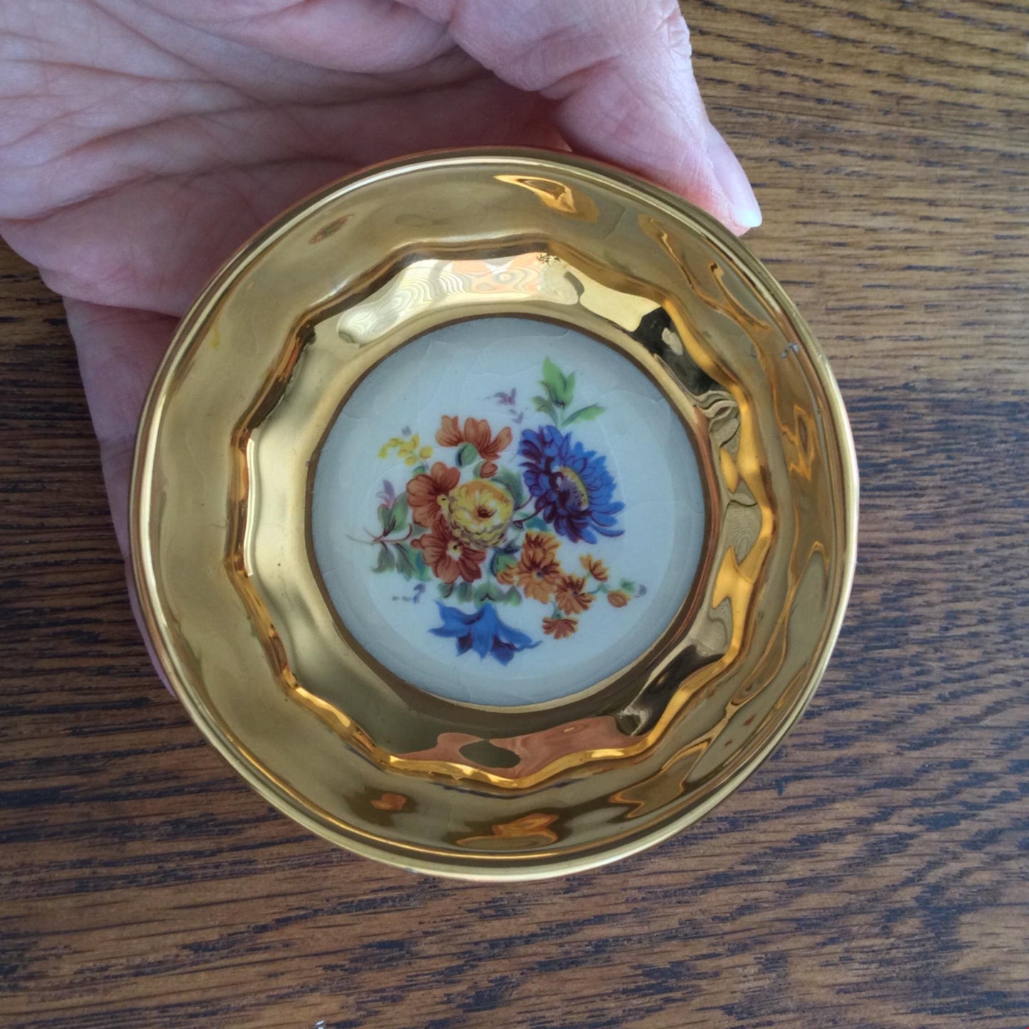PRINKNASH POTTERY Gloucester small trinket pin dish with 24ct gold bright floral