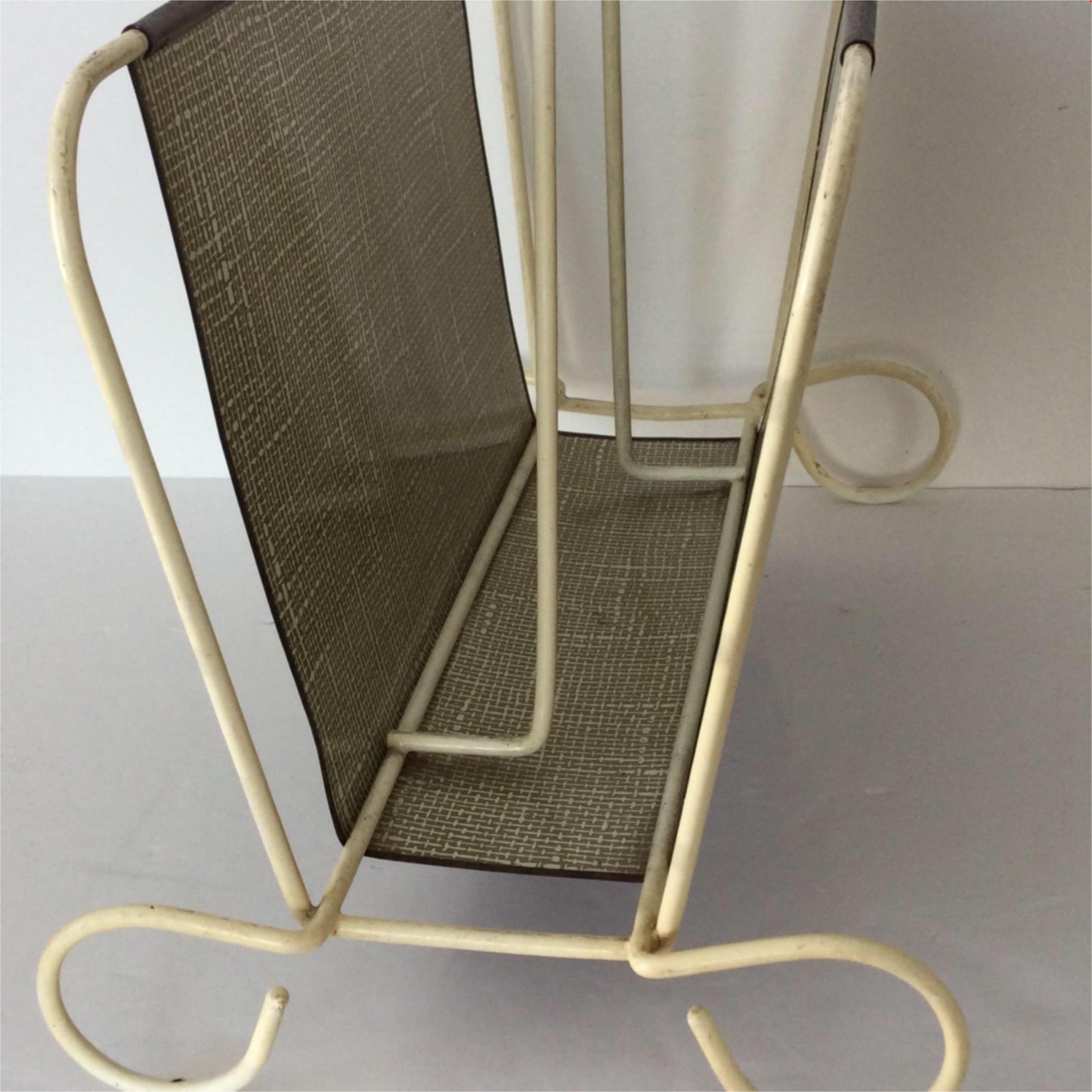 Vintage 1950s / 1960s Mid-Century metal magazine rack - Atomic - Brown Ship / Galleon Design