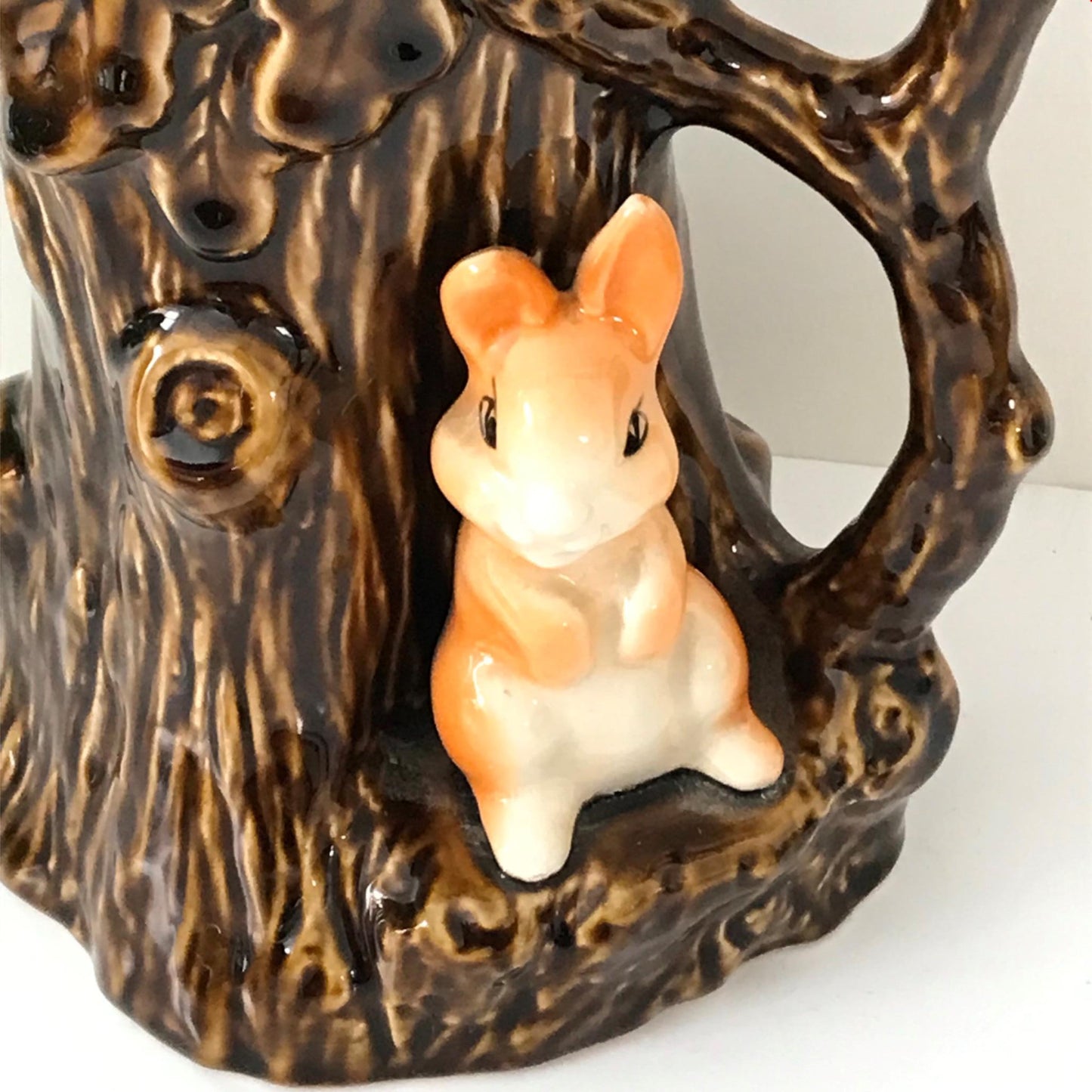 Vintage Sylvac No. 4842 cute bunny rabbit by oak tree trunk vase jug 23cm high