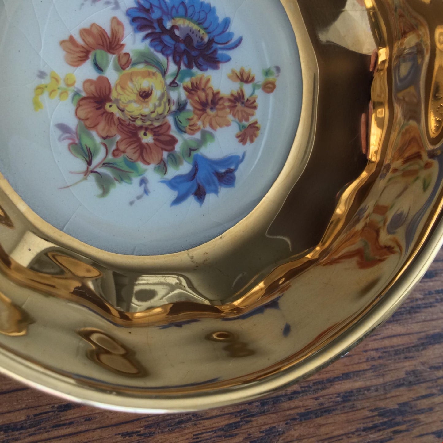 PRINKNASH POTTERY Gloucester small trinket pin dish with 24ct gold bright floral