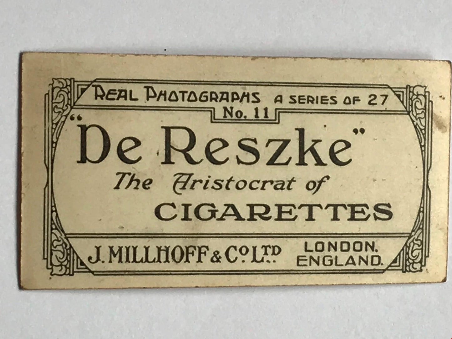 Vintage De Reske Cigarette Card - Series 1 No. 11 - 'A Bone Of Contention' - Photo of dogs with bone