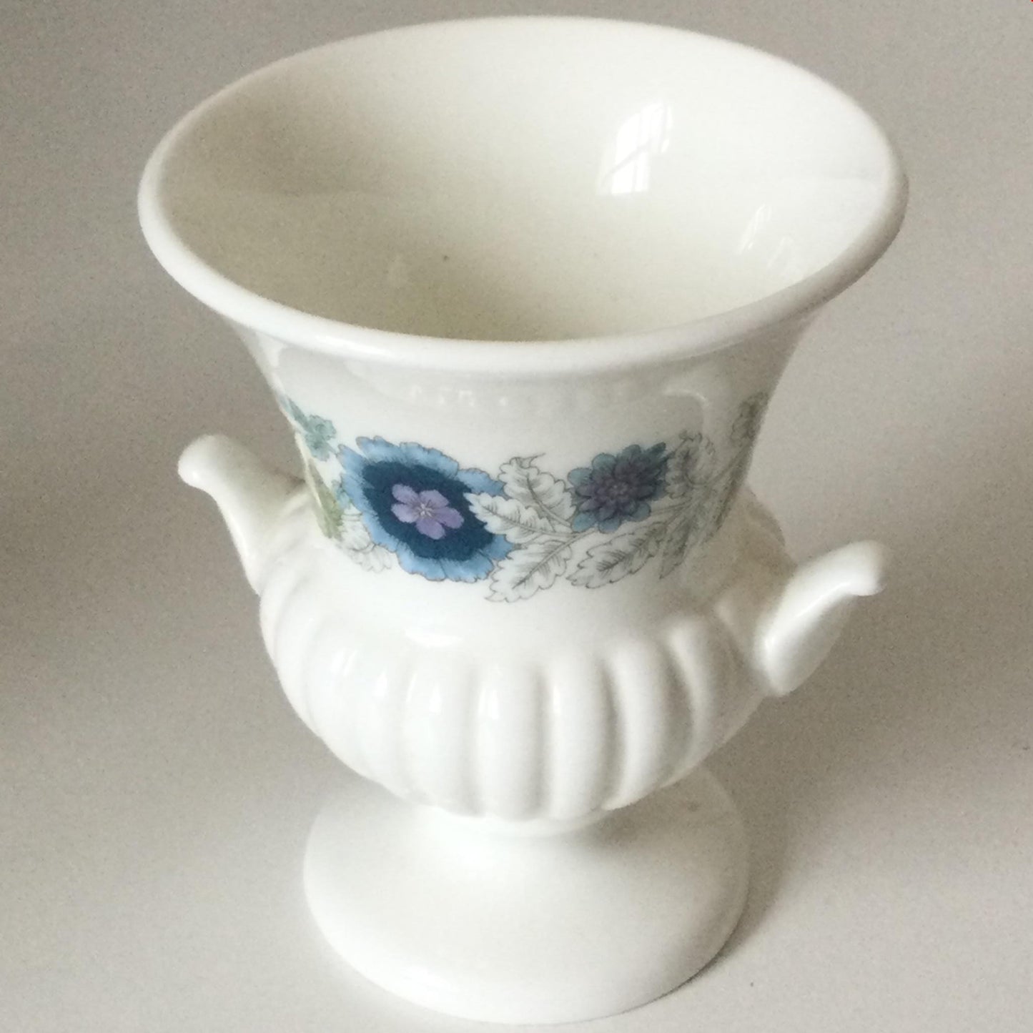 Vintage WEDGWOOD China vase. Small urn shape. Clementine pattern. Posy vase 9cm