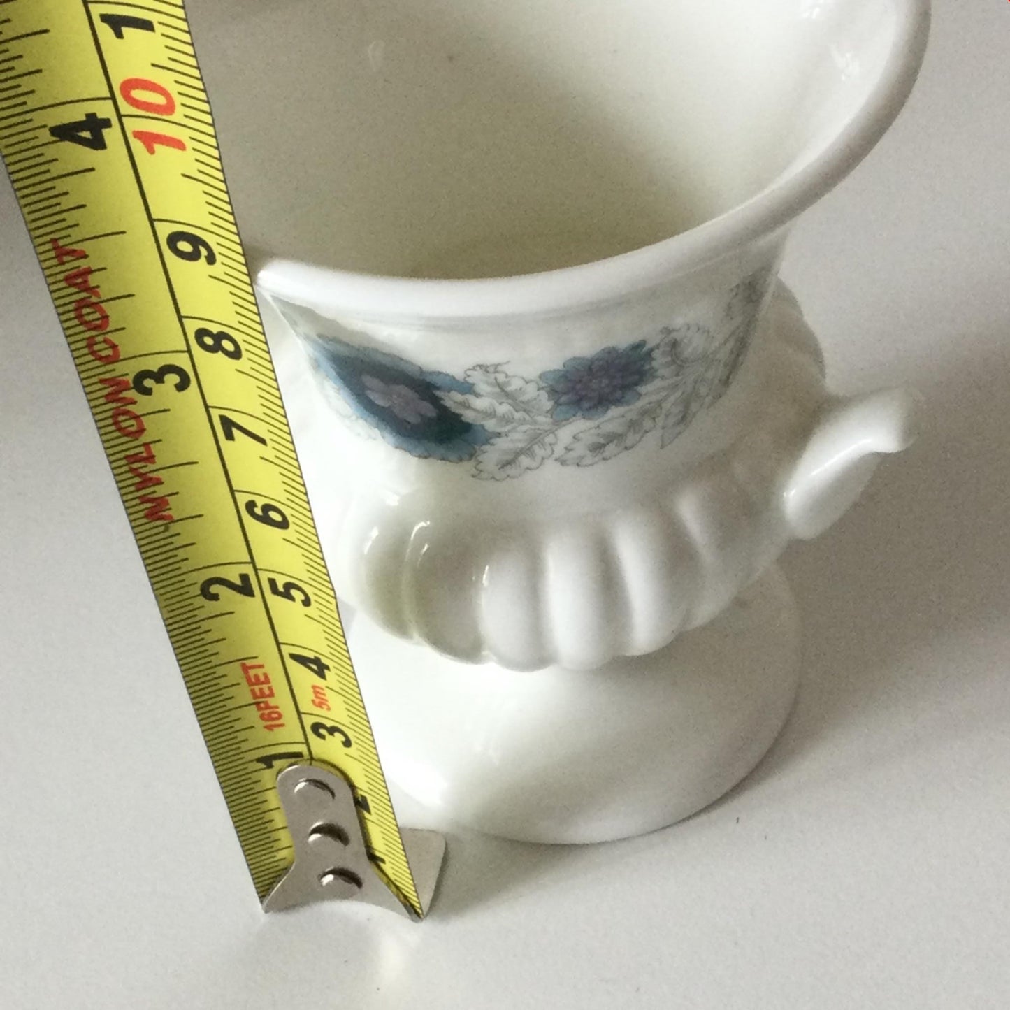Vintage WEDGWOOD China vase. Small urn shape. Clementine pattern. Posy vase 9cm