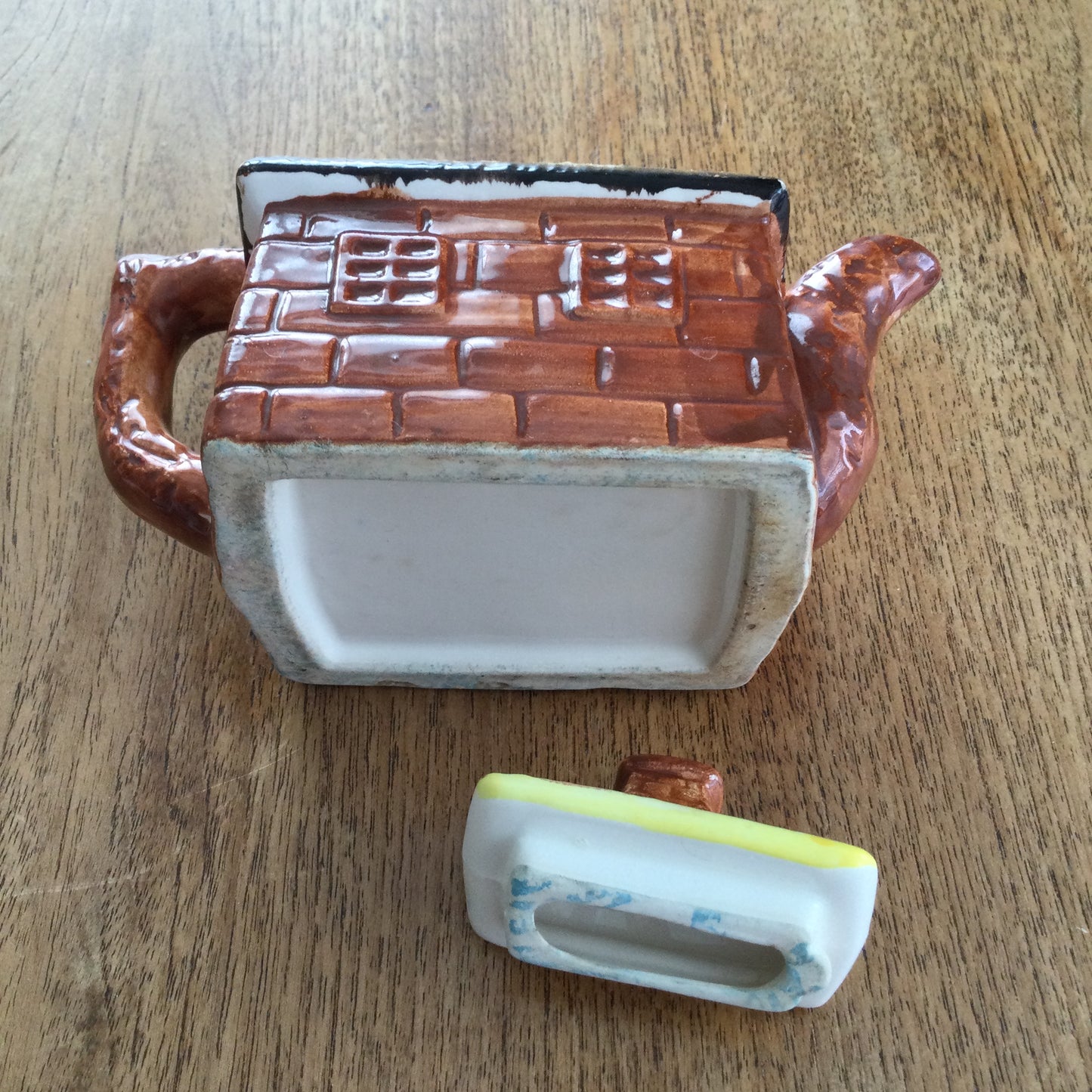 Cottage Ware Small Mini Teapot. Tea For One. Vintage. Novelty thatched.