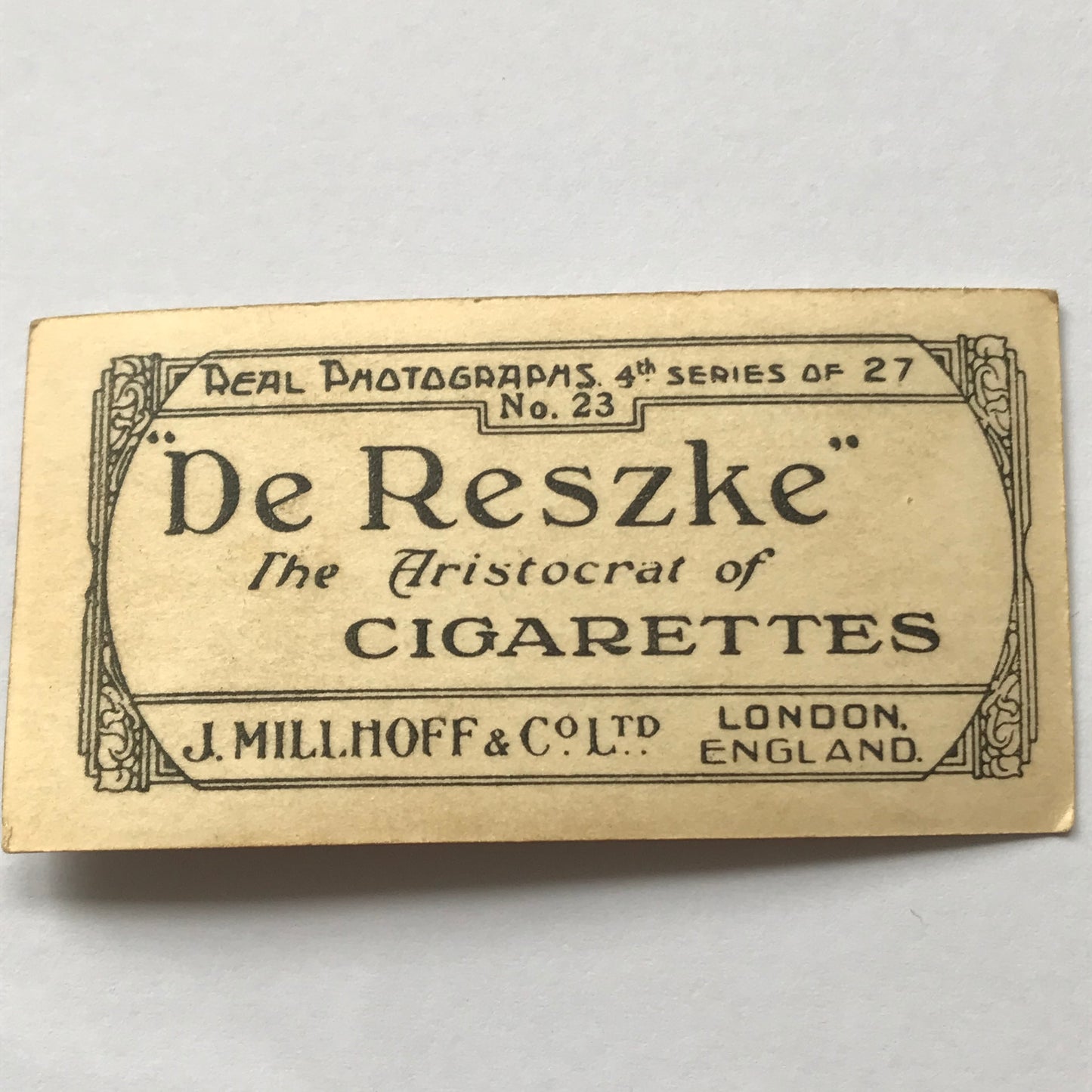 Millhoff De Reszke cigarette card 2nd series no. 23 WELL THROWN SIR dog and monkey fighting funny photo 1930s
