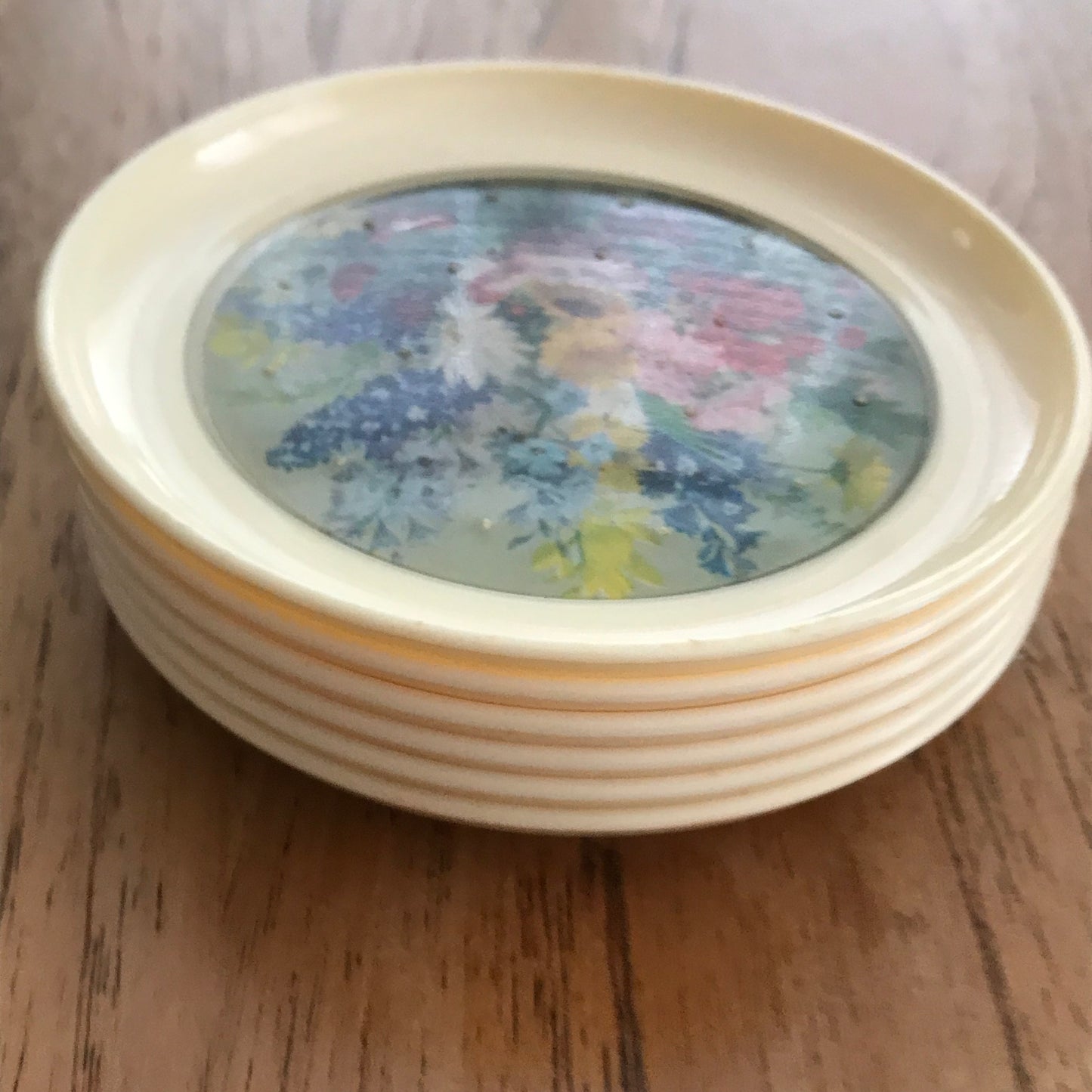 Vintage melamine plastic coasters x 6 - Floral bouquets - Retro barware - Host gift - Retro Homeware