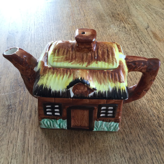 Cottage Ware Small Mini Teapot. Tea For One. Vintage. Novelty thatched.