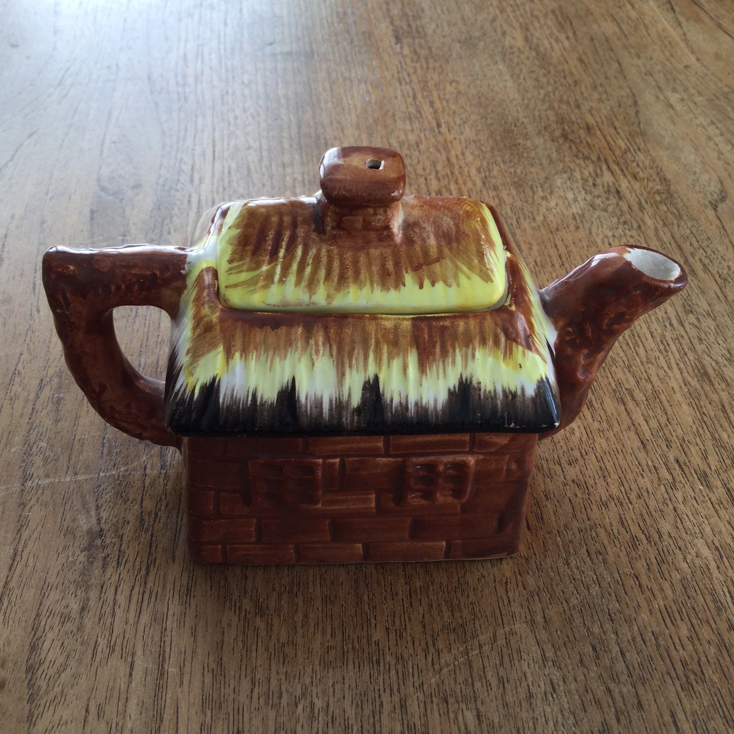 Cottage Ware Small Mini Teapot. Tea For One. Vintage. Novelty thatched.