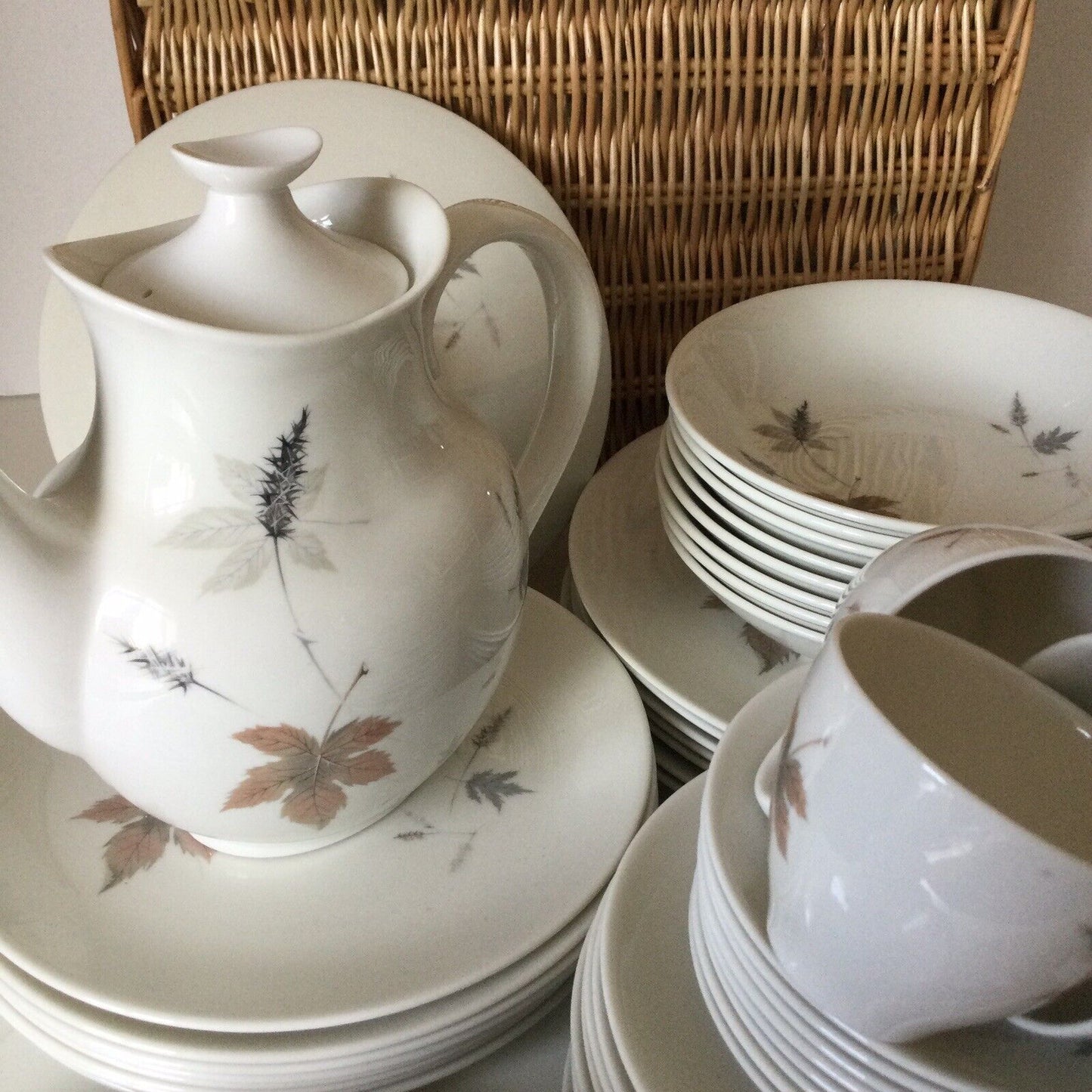 Royal Doulton Tumbling Leaves - Cake Serving Plate - Autumnal - 60s 70s - 26x23.5 cm