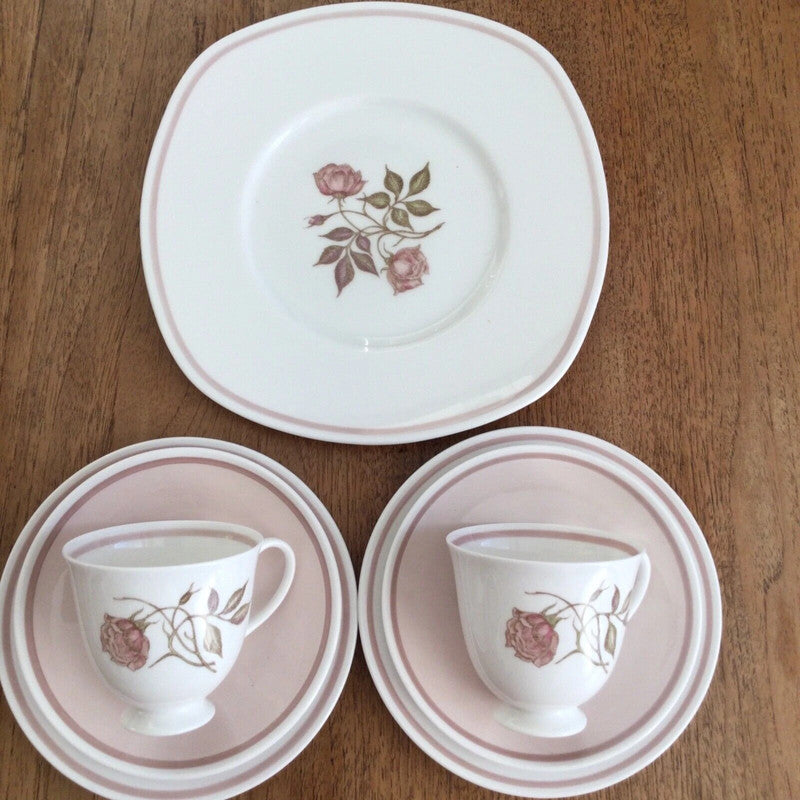Vintage Susie Cooper Talisman C1139 Set 2 cups & saucers 2 x tea plates, cake plate. Pink rose design.