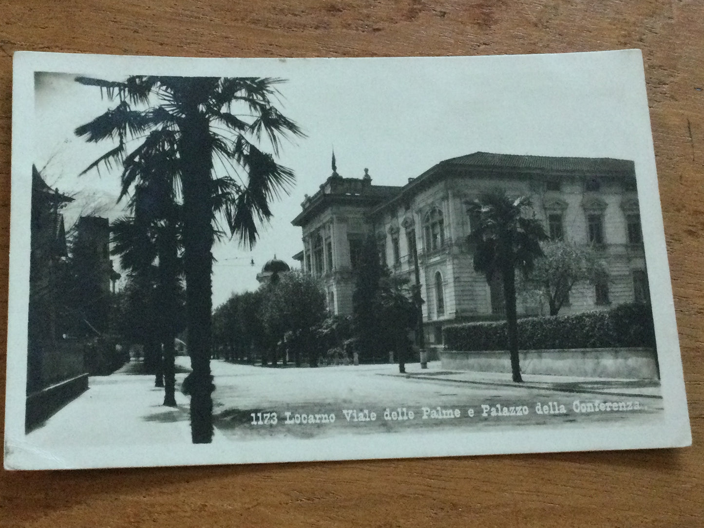 Vintage 1920s postcard b&w Viale delle Palme Palazzo della Conferenza, Locarno SWITZERLAND view of lake and town