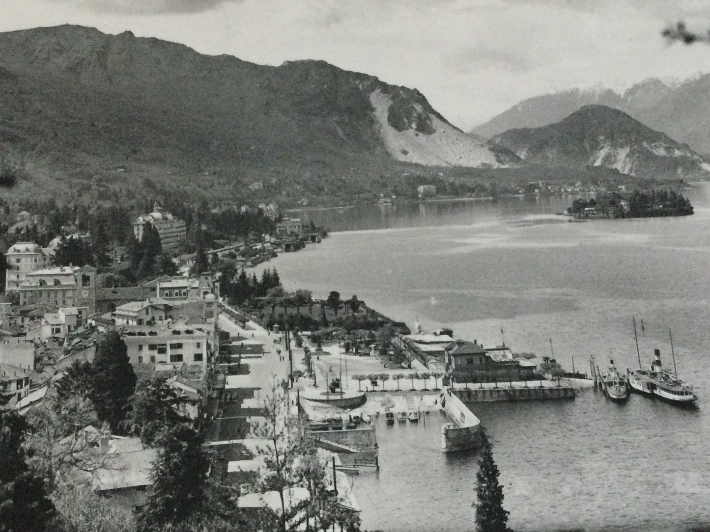 Vintage 1930s postcard b&w Lake Maggiore Stresa ITALY View of Baveno and L'Isola Bella