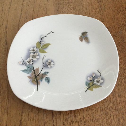 Midwinter Orchard Blossom Fashion Shape Stylecraft 8 1/2" starter / dessert plate 1960s retro