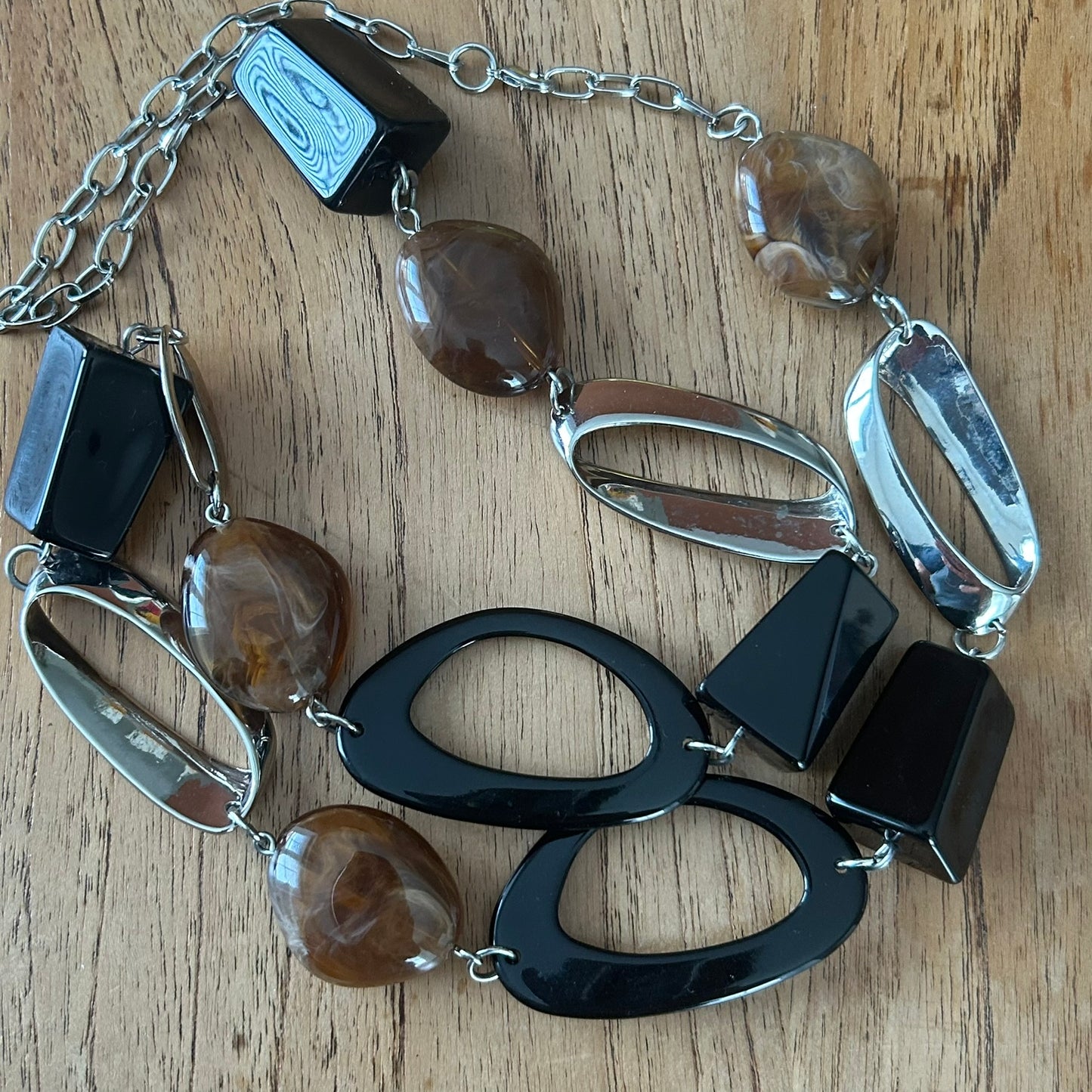 70s-Inspired Long Statement Necklace – Black, Brown & Silver Tone – Chunky 44 cm