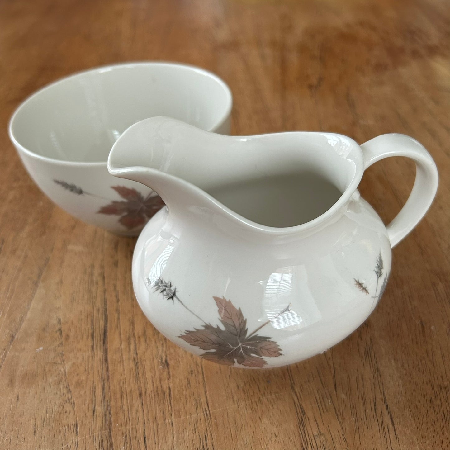 Royal Doulton Tumbling Leaves Milk Jug and Sugar Bowl Set – Autumnal Elegance