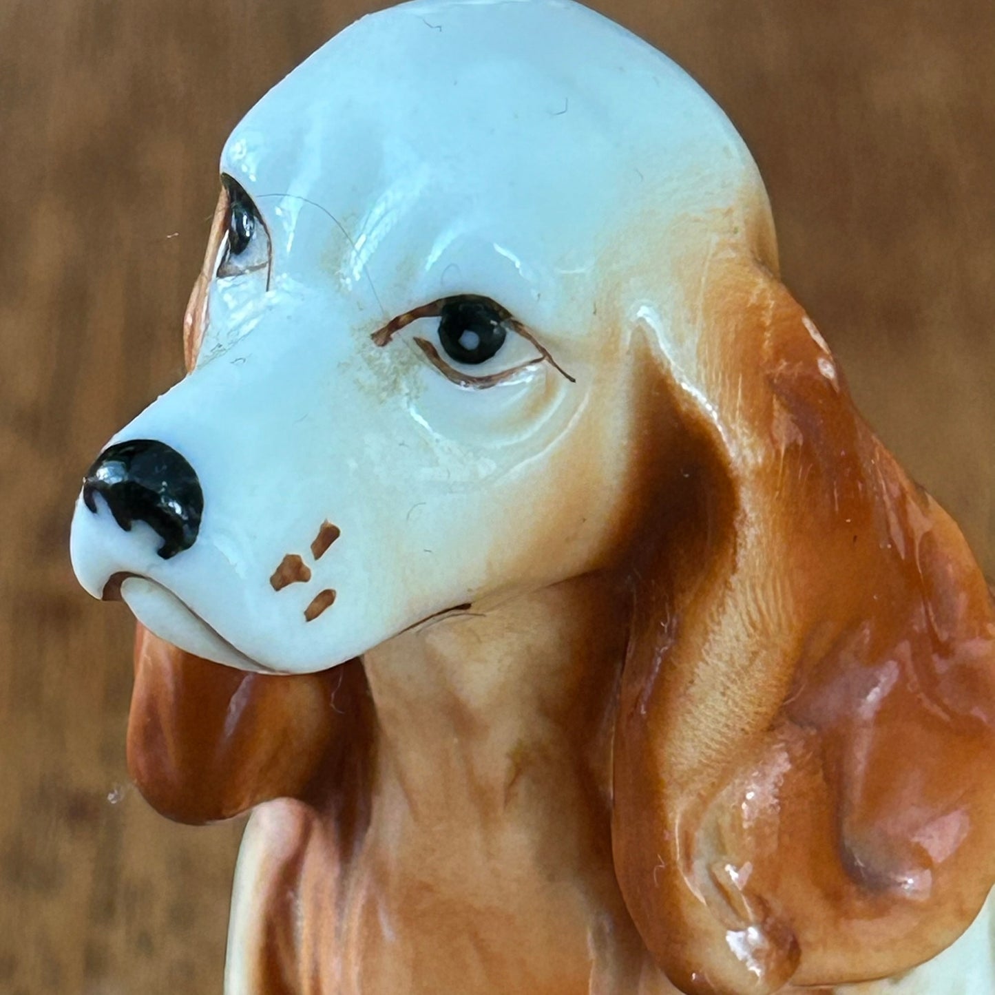 Beautiful Spaniel Dog Ornament / Figurine. Dog Lovers Gift  Approx 8 cm high. Brown and white.