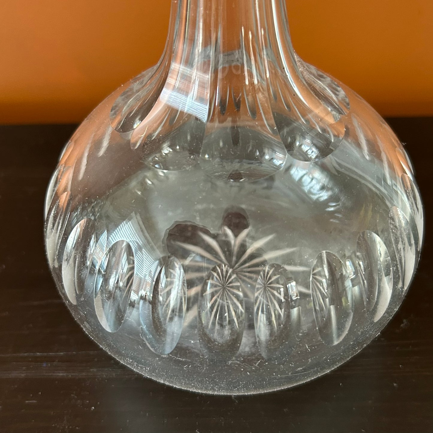 Beautiful Vintage Cut Glass Decanter / Carafe. 29 cm high. Bulb bottom with glass stopper.