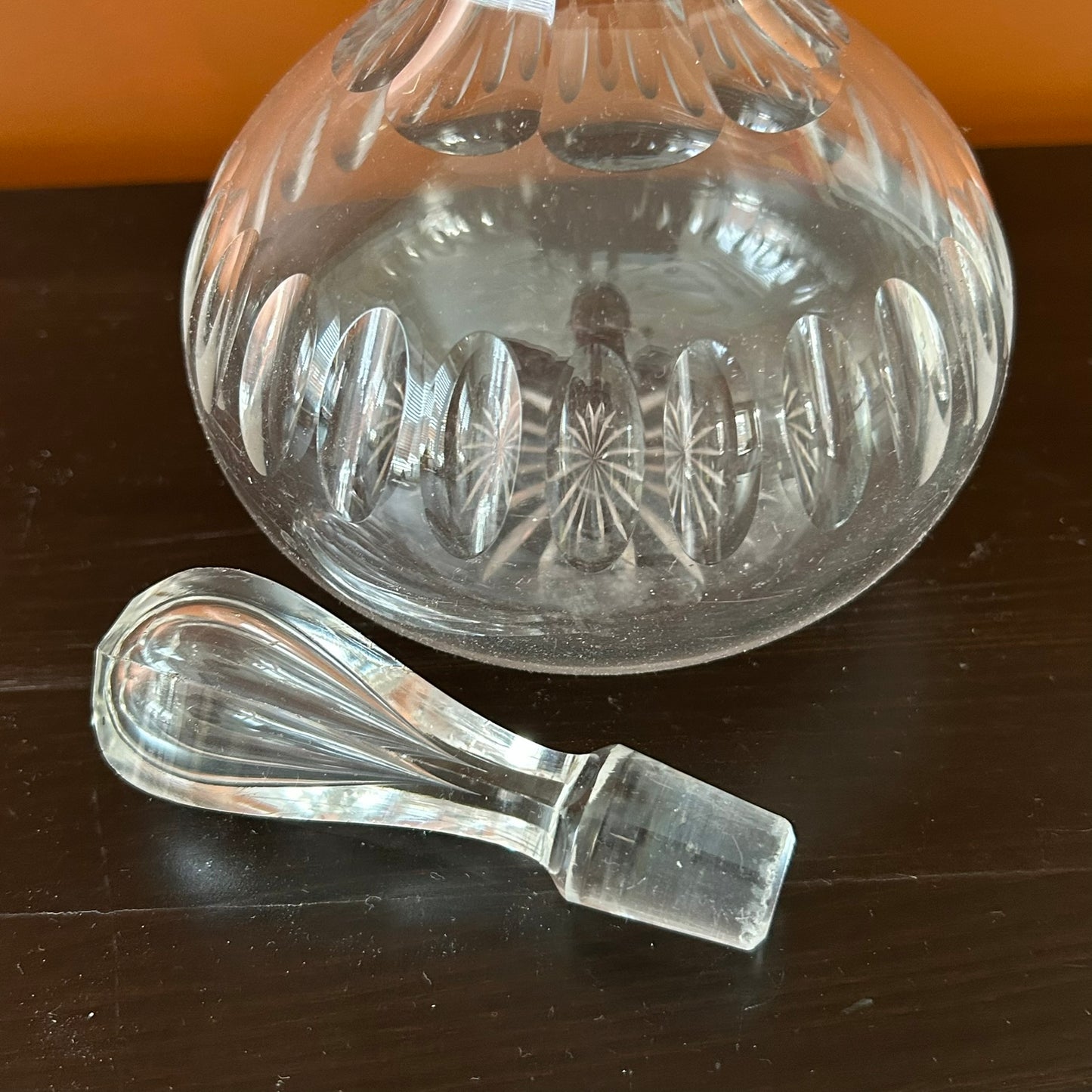 Beautiful Vintage Cut Glass Decanter / Carafe. 29 cm high. Bulb bottom with glass stopper.