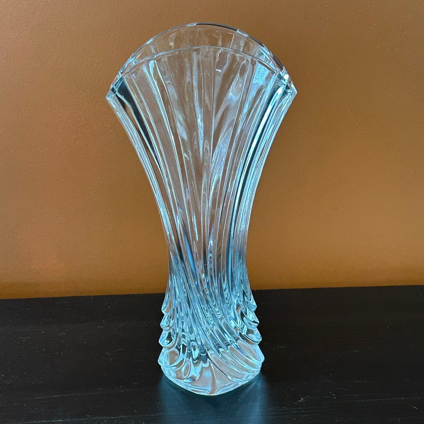 Pressed glass trumpet shape vase. Beautiful swirl design. 1950s style. Clear glass. 20.5 cm high.