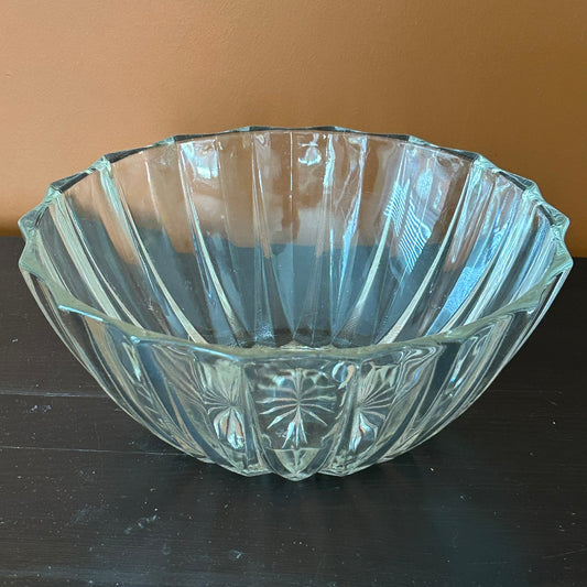 Vintage Arcoroc France Medium Size Pressed Glass Trifle/ Fruit / Salad Bowl. 24 cm diameter.