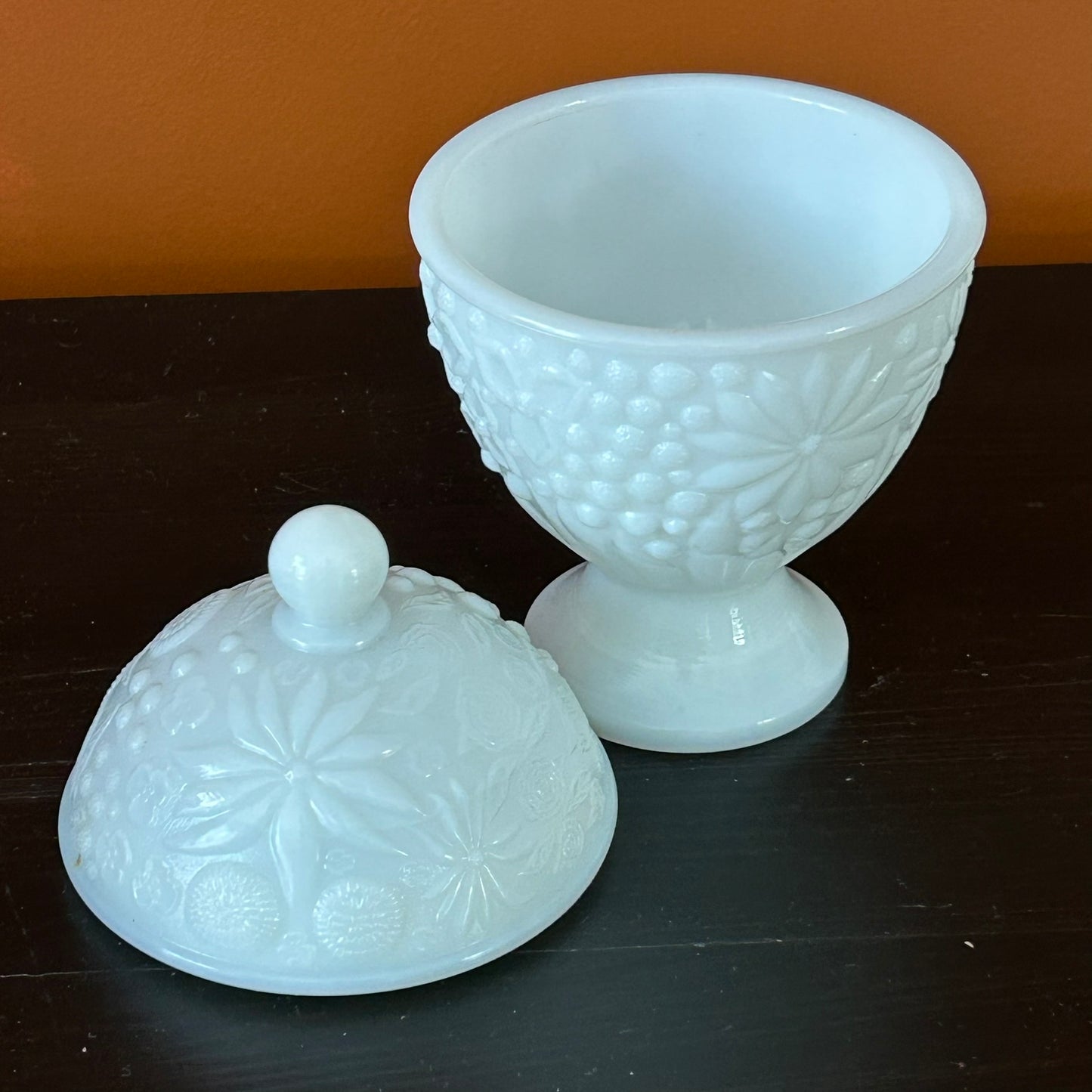 Vintage AVON White Milk Glass Lidded Compote / Lidded Pot/ Sweet Dish / Bon Bon Dish. VGC. Moulded USA floral.