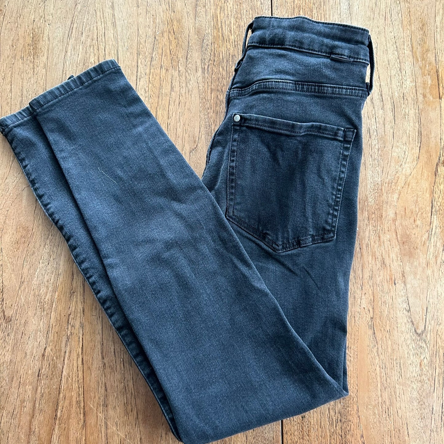 H&M True To You Skinny Stretch Jeans Size S / 8. Faded Black. Mid / High Rise (10"). Hem width 5"