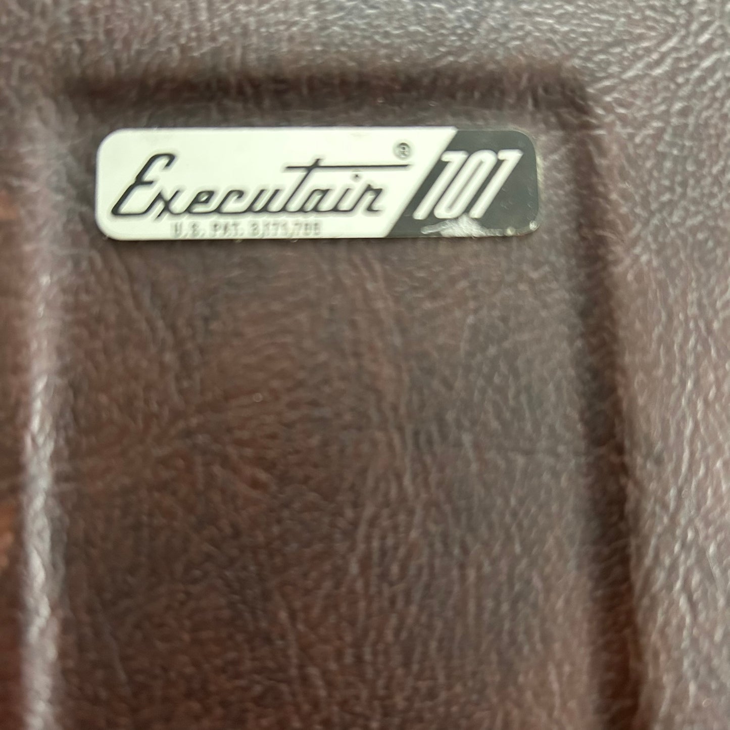 Vintage Executair 707 Ever-Wear Trav-L-Bar – Complete with Key - Portable cocktail bar in case.
