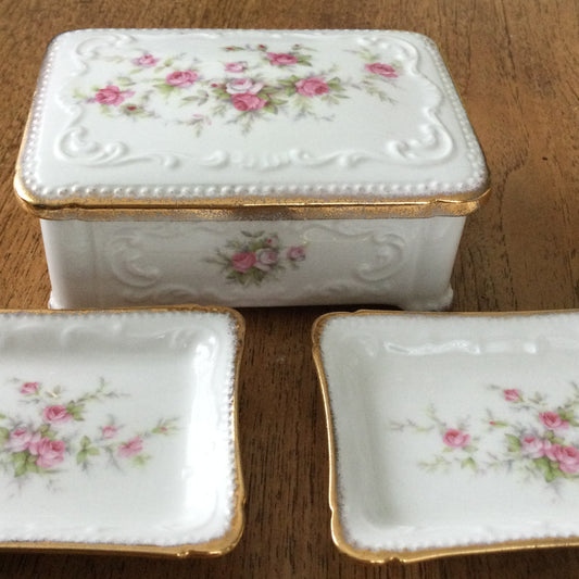 Paragon Victoriana Rose lidded trinket dish and 2 small trays. Dressing table set. Pretty pink rose design.