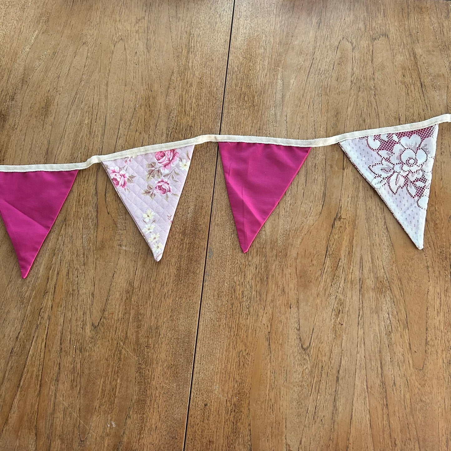 Pretty Vintage Style Bunting – Summer Garden Party – Pink Shabby Chic Lace And Floral – 220 cm - 9 flags.