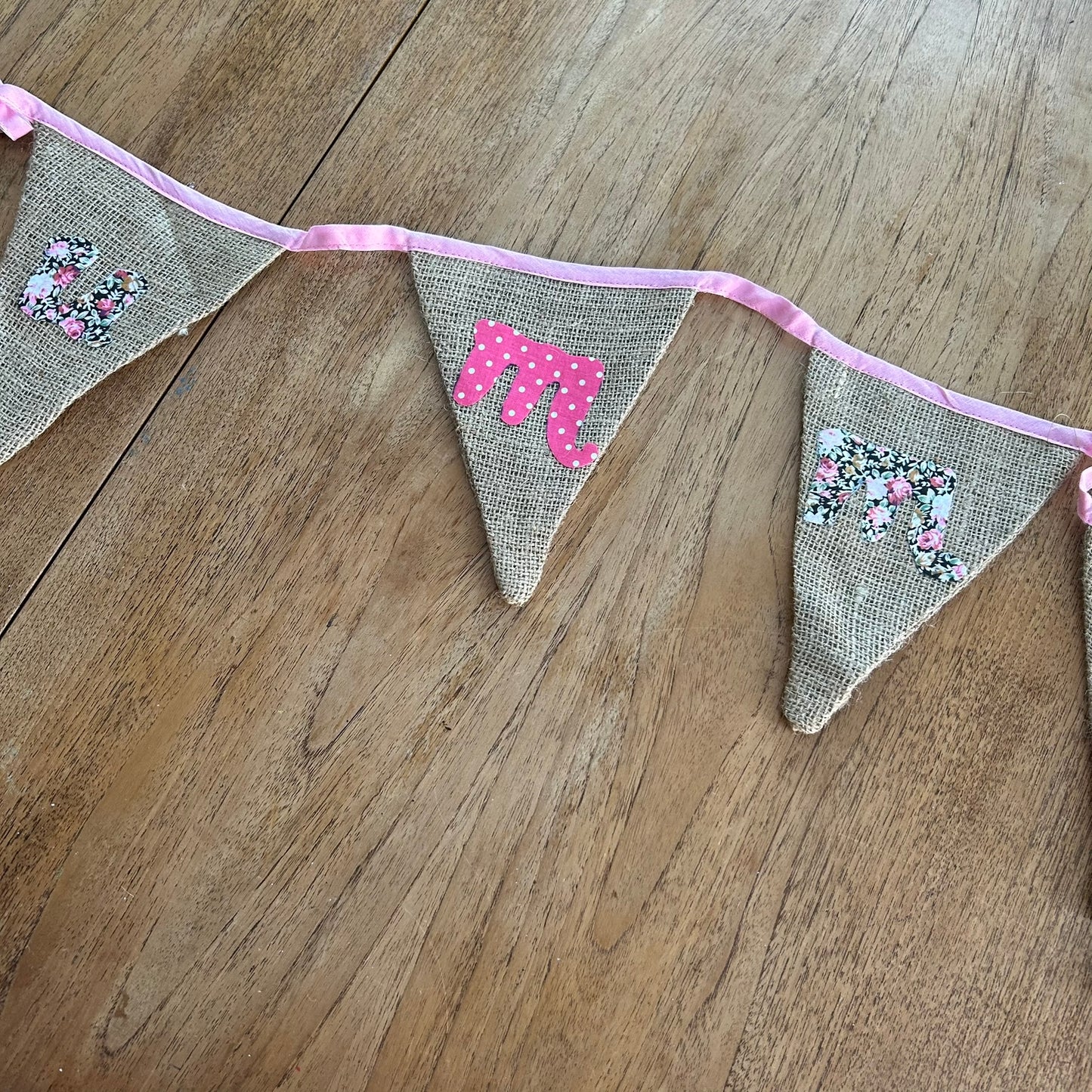 Pretty Vintage Style Mothers Day Bunting – MUMMY – Pink Shabby Chic Hessian Floral – 166 cm - 7 flags.