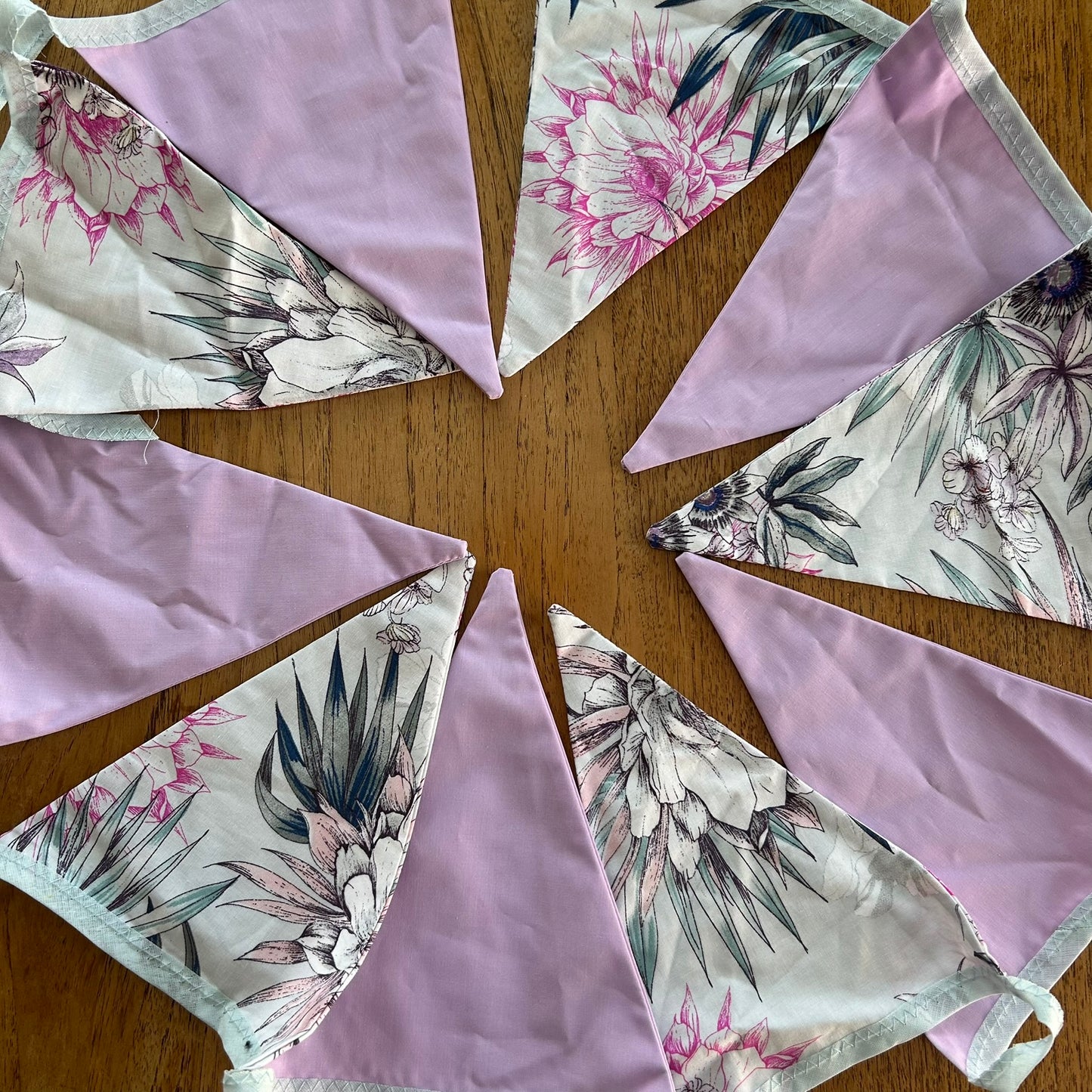 Pretty Vintage Style Bunting – Summer Garden Party – Lilac And Duck Egg Blue Tropical Floral – 262 cm - 10 flags. (Copy)