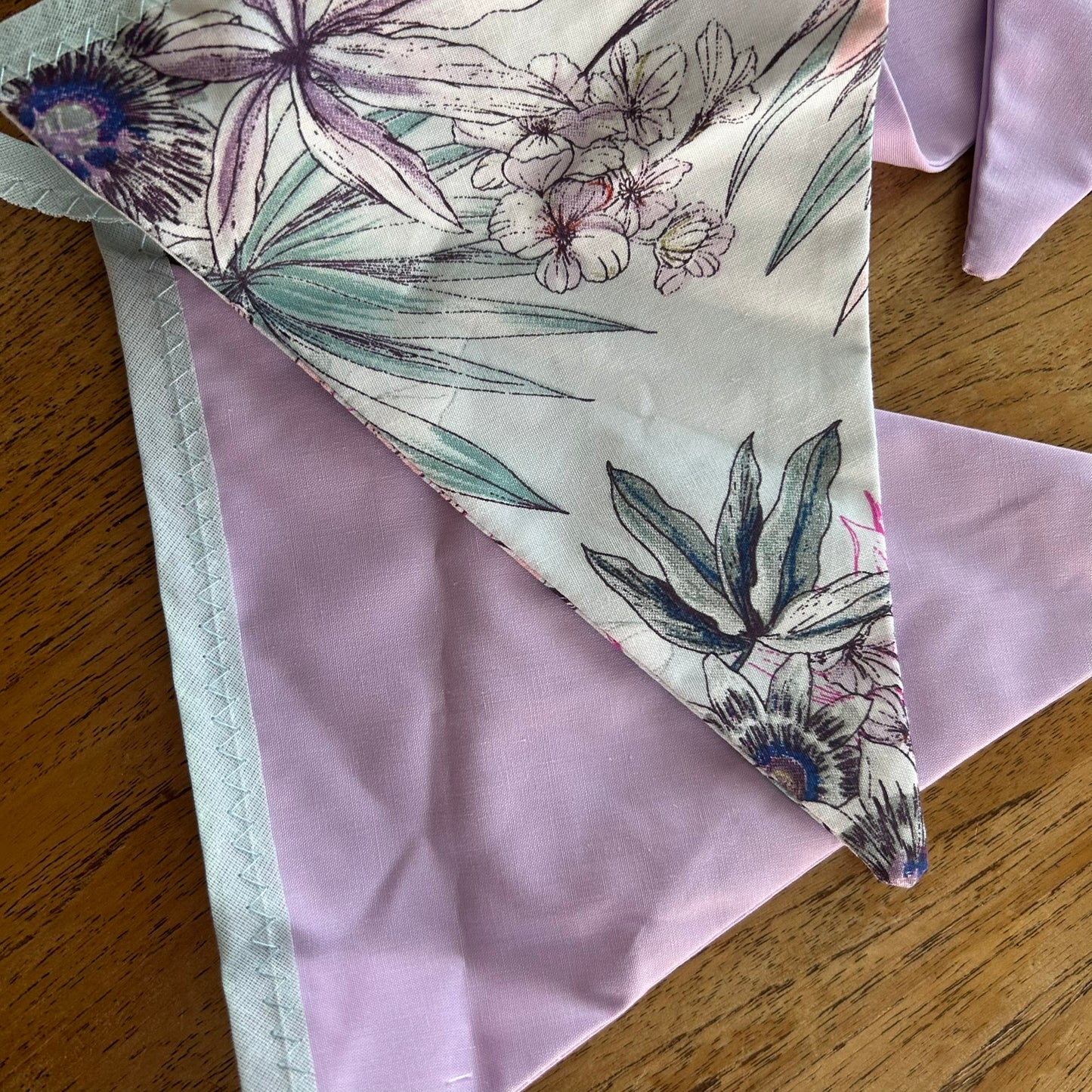 Pretty Vintage Style Bunting – Summer Garden Party – Lilac And Duck Egg Blue Tropical Floral – 262 cm - 10 flags. (Copy)