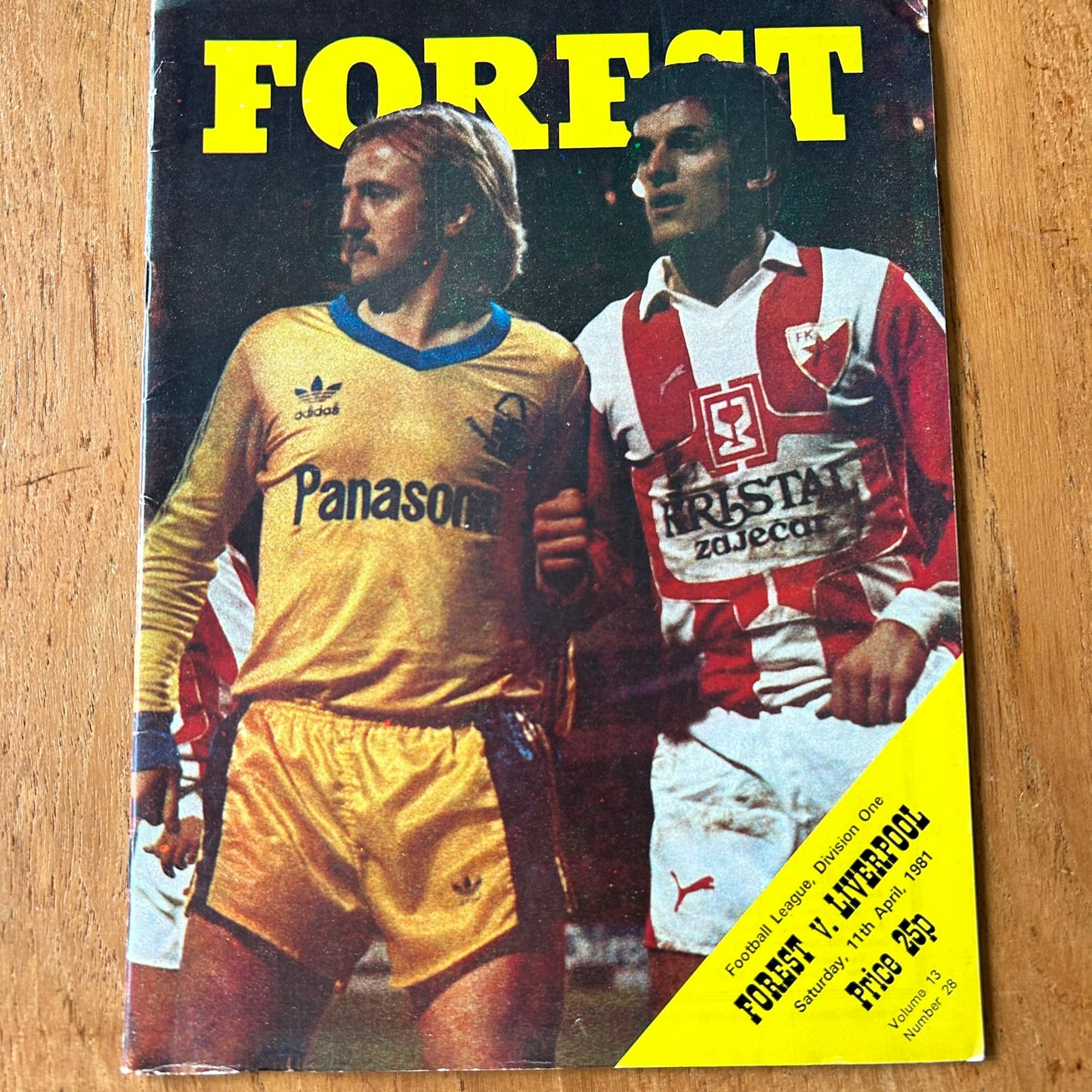 11/4/1981 Division 1 Programme. Nottingham Forest v Liverpool. 80s Football Programme