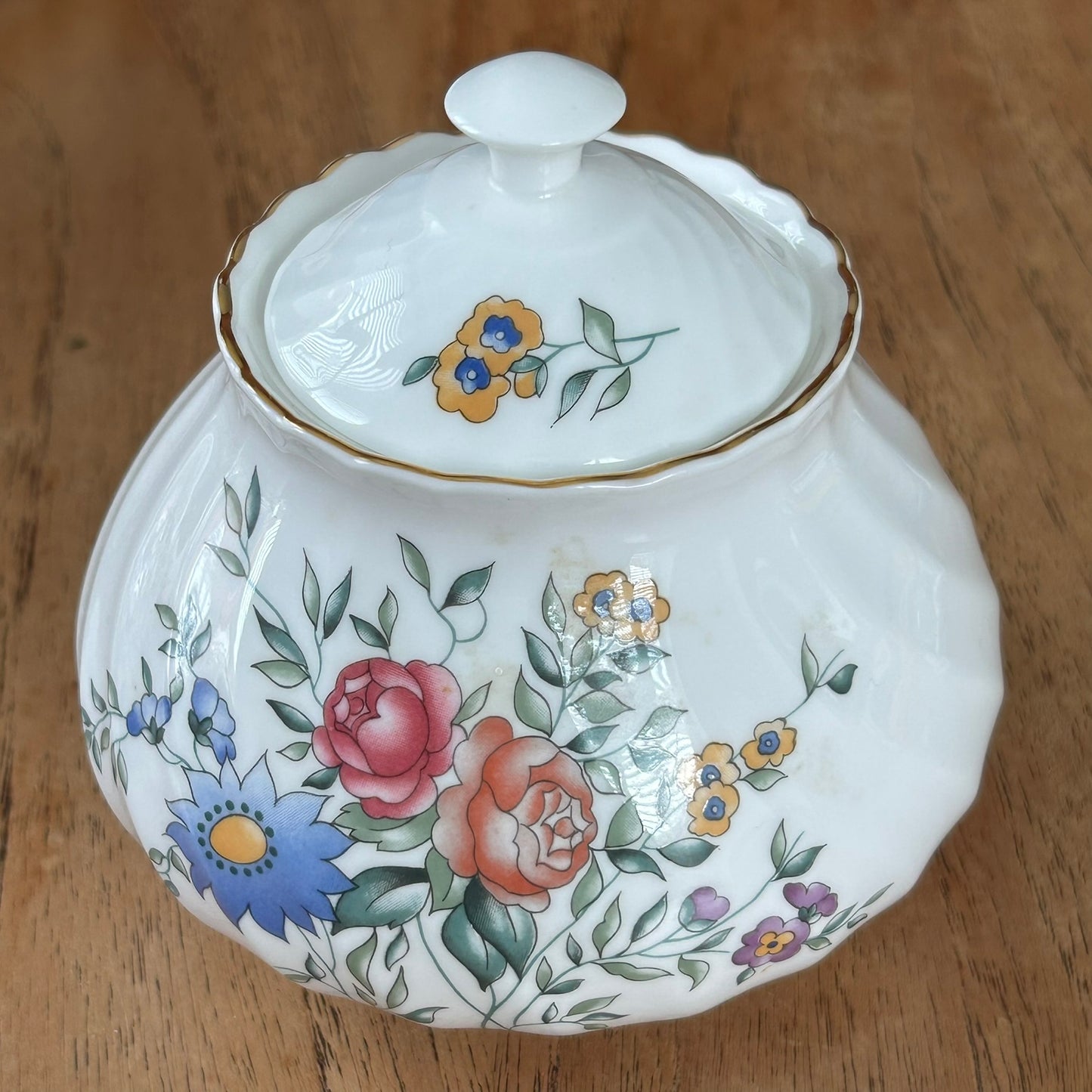 Vintage Wedgwood Avebury Lidded Pot / Sugar Bowl – Elegant Floral Swirl Design - 1990 - muted colours