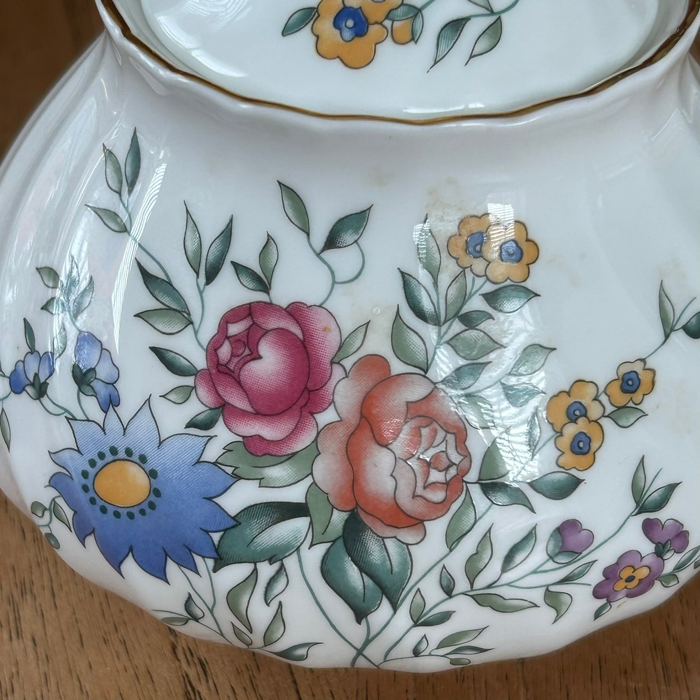 Vintage Wedgwood Avebury Lidded Pot / Sugar Bowl – Elegant Floral Swirl Design - 1990 - muted colours